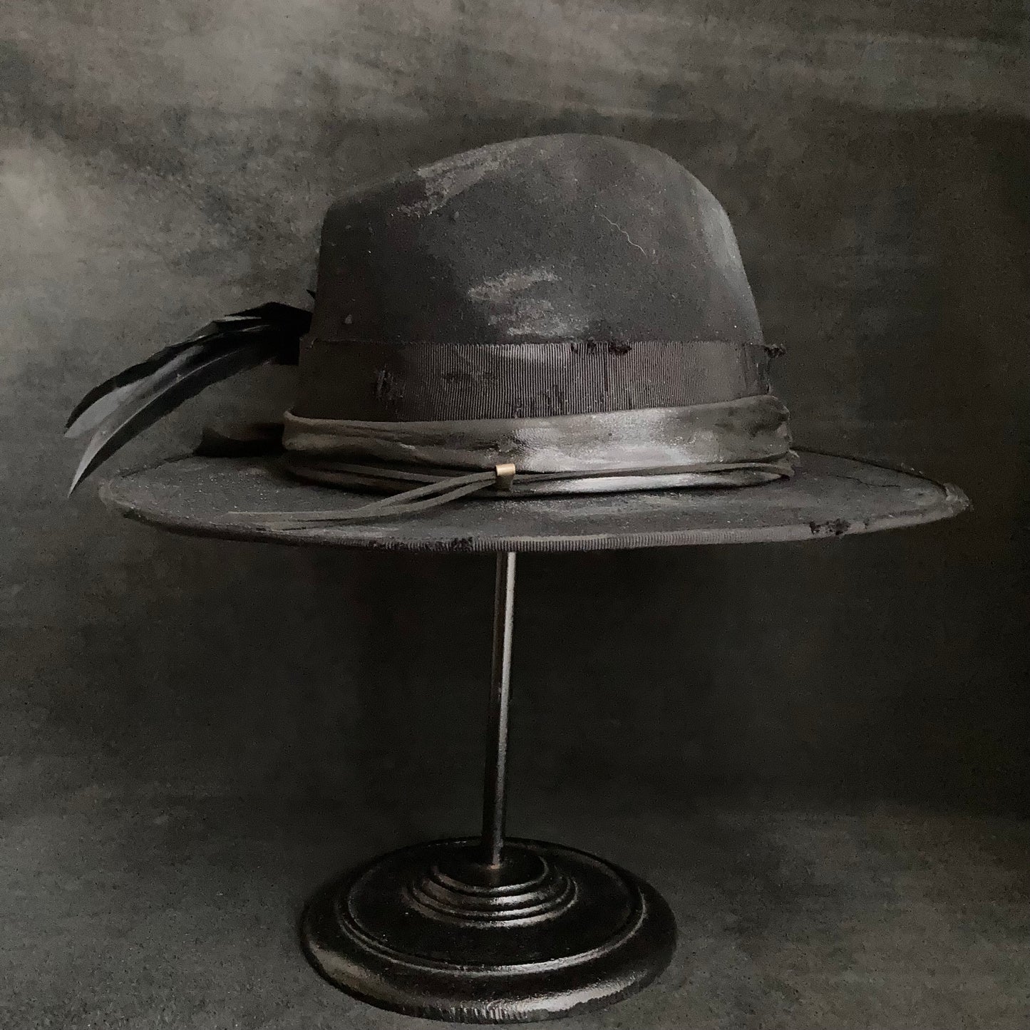 Wing dirt black fedora hat