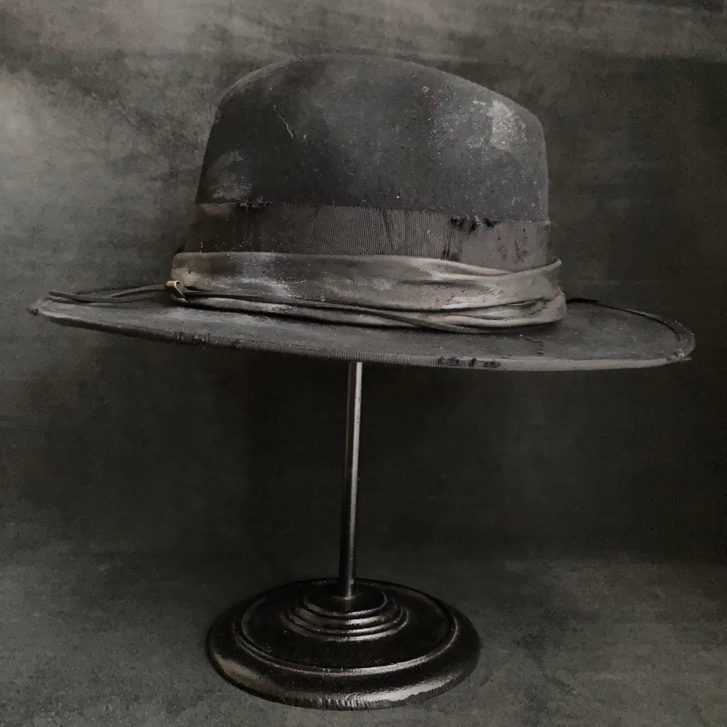 Wing dirt black fedora hat