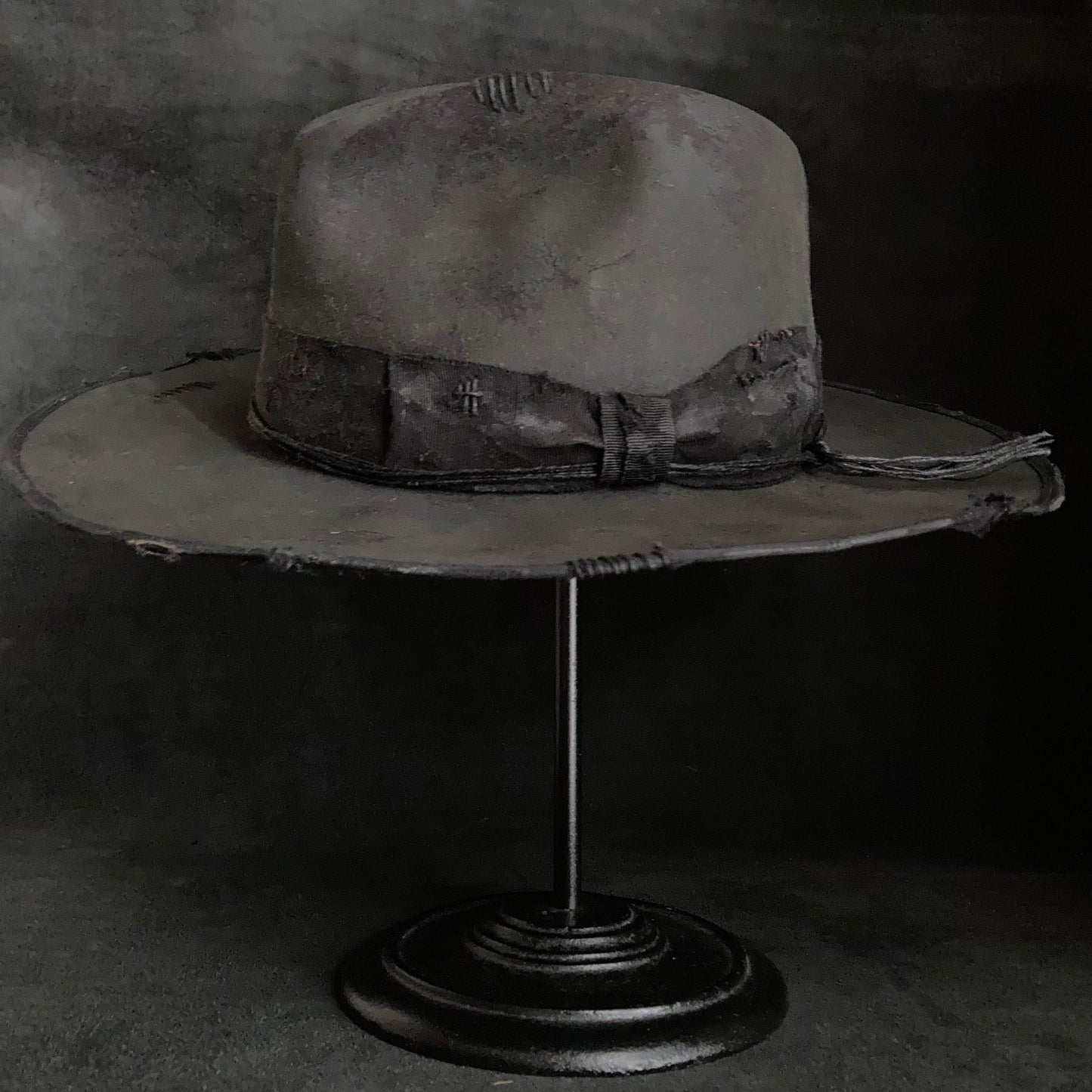 Charcoal damage grosgrain ribbon fedora hat