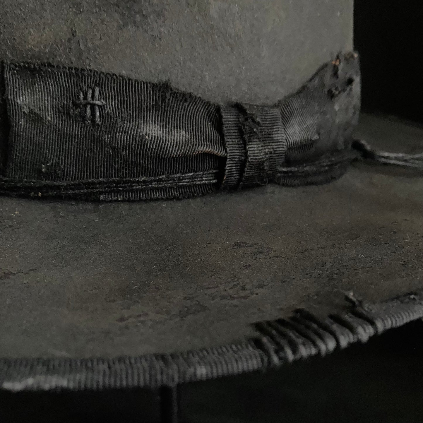 Charcoal damage grosgrain ribbon fedora hat