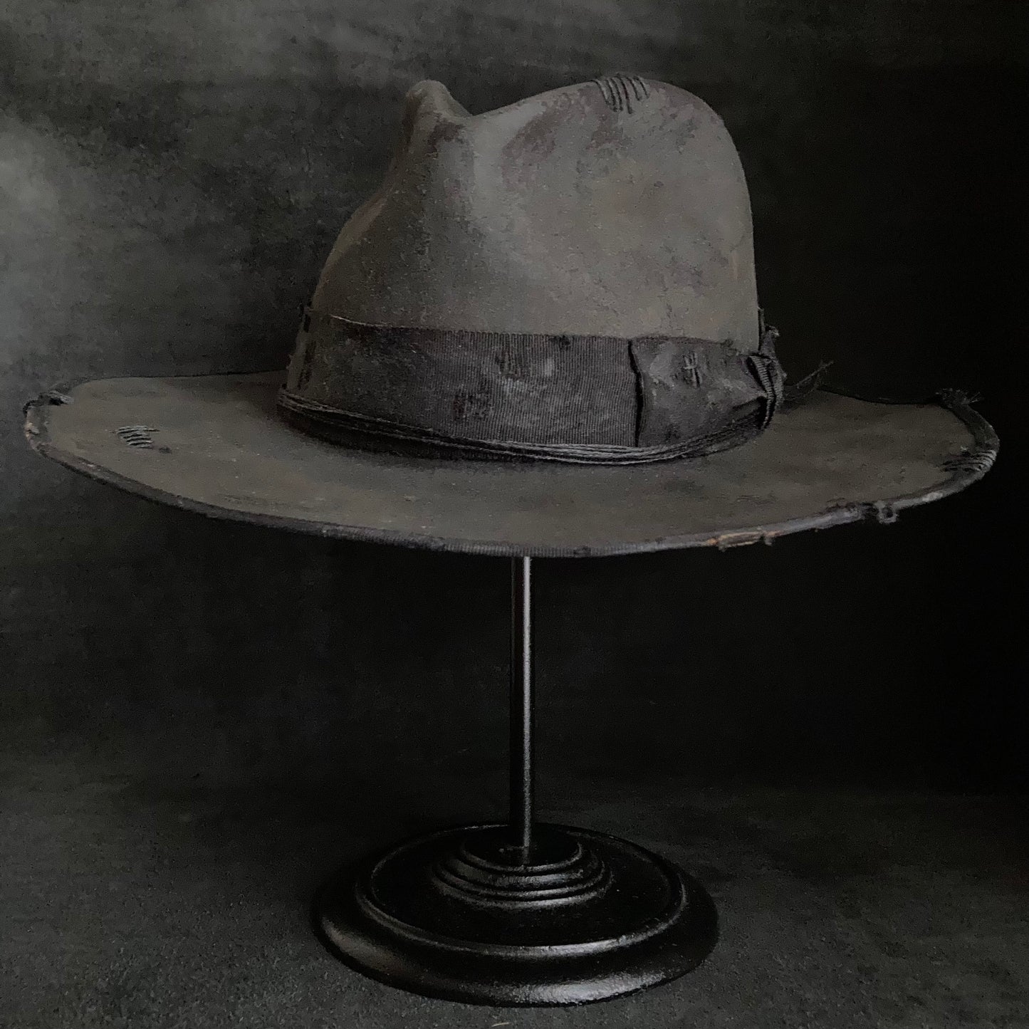 Charcoal damage grosgrain ribbon fedora hat