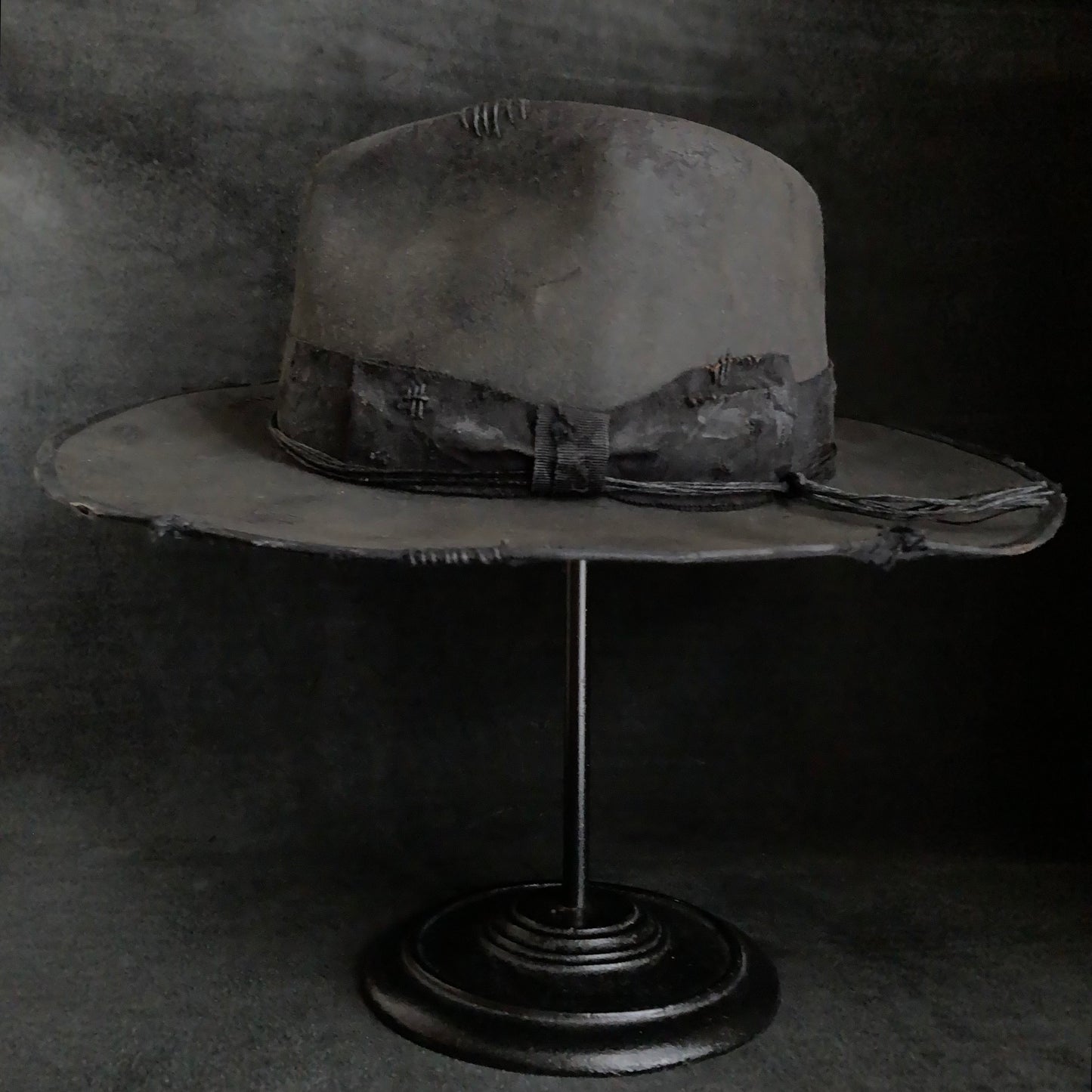 Charcoal damage grosgrain ribbon fedora hat