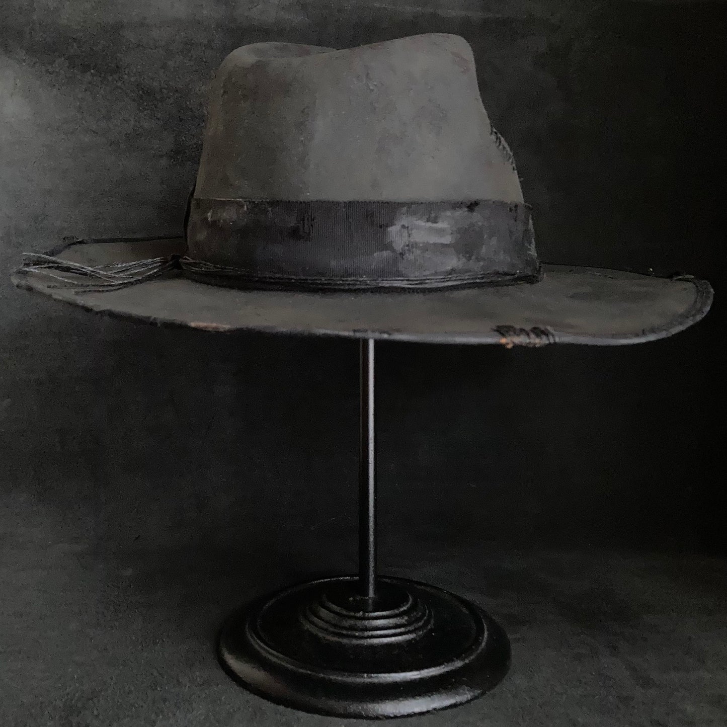 Charcoal damage grosgrain ribbon fedora hat
