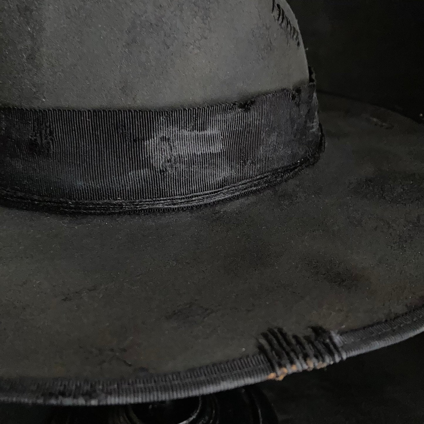 Charcoal damage grosgrain ribbon fedora hat