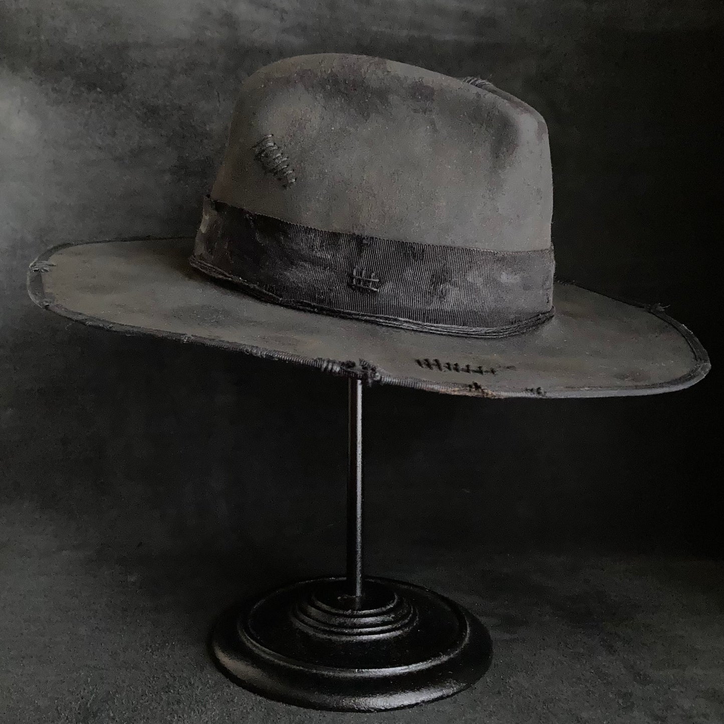 Charcoal damage grosgrain ribbon fedora hat