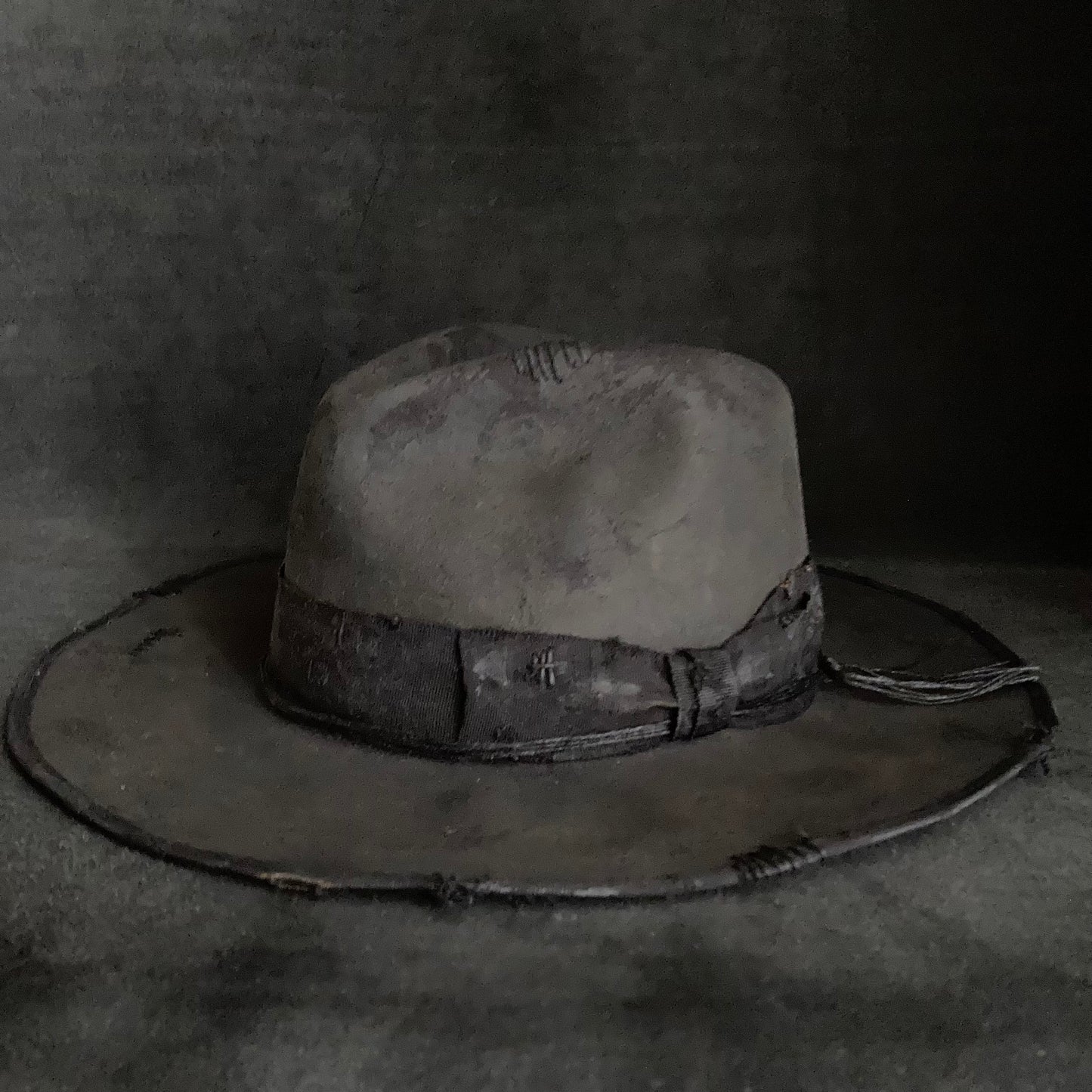 Charcoal damage grosgrain ribbon fedora hat