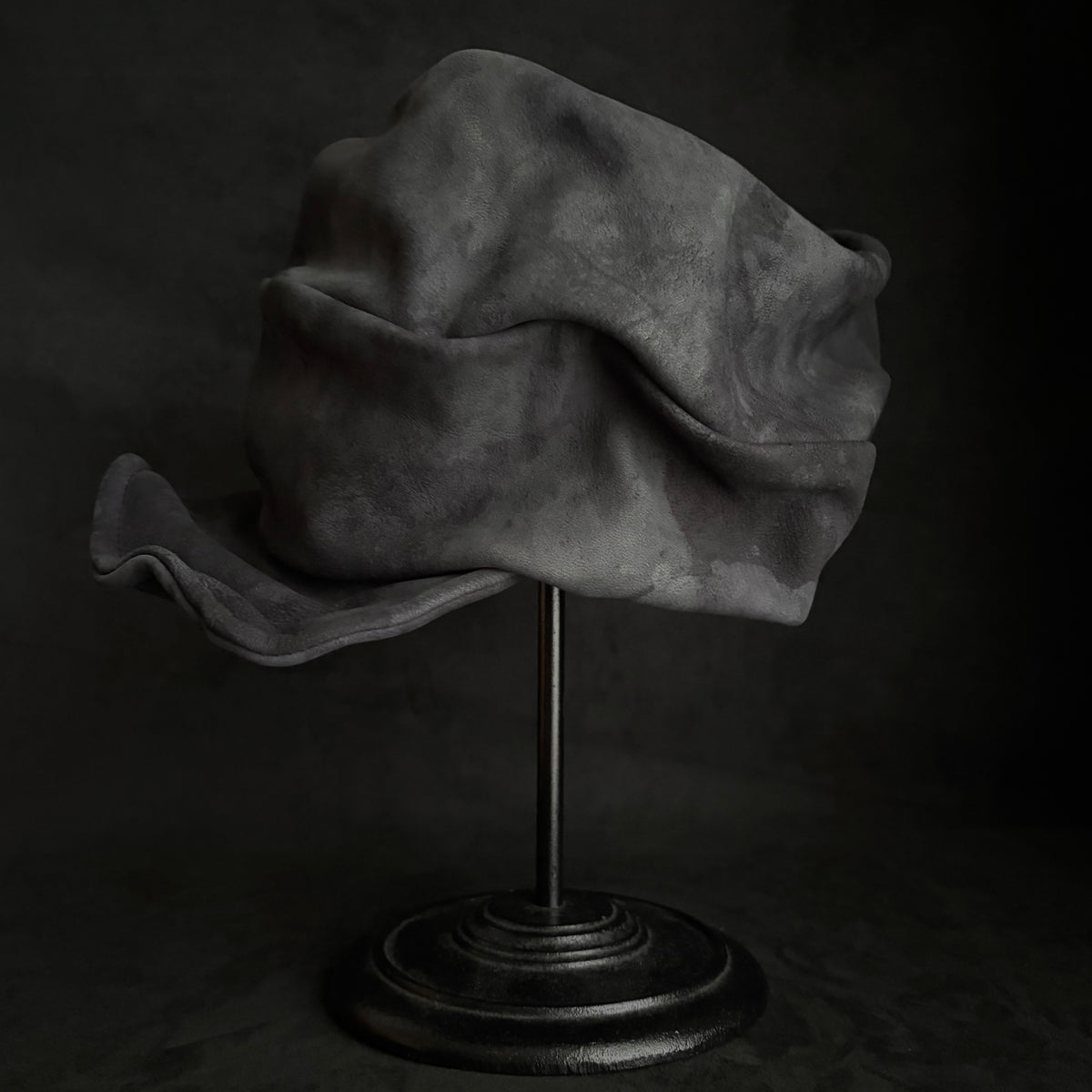 Mud rough leather turn cap