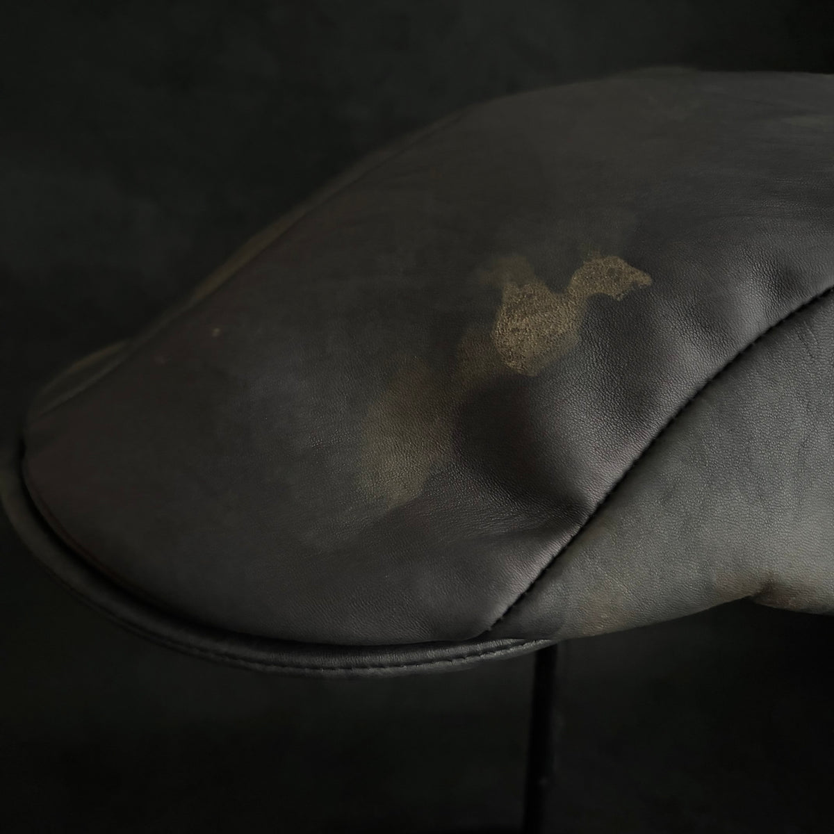 Blurry discoloration, soft leather hunting.