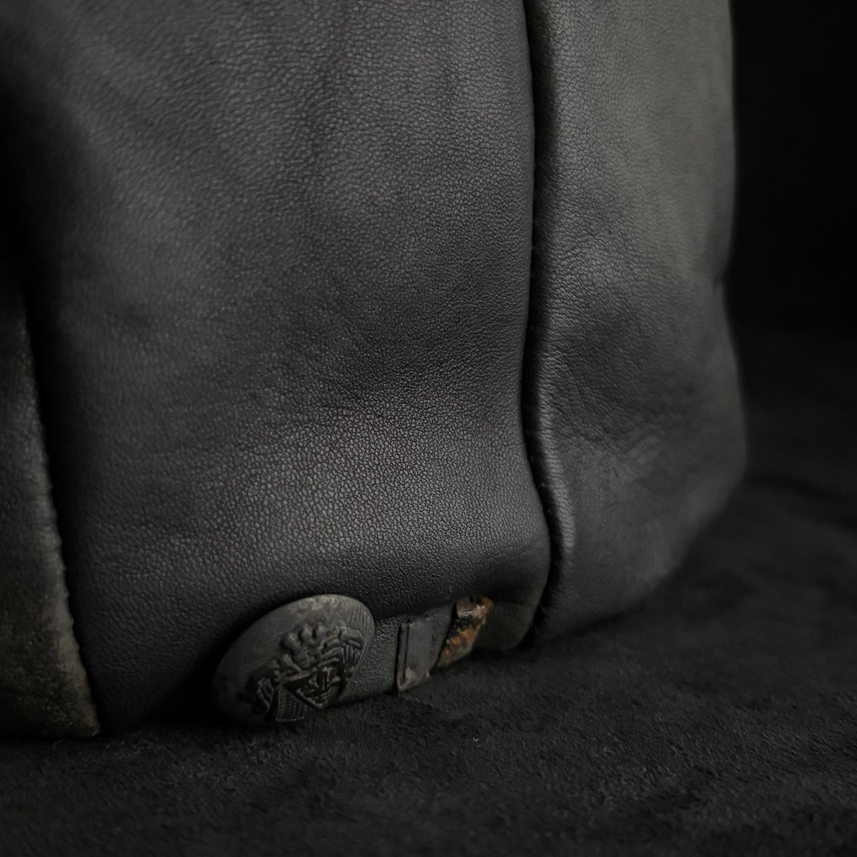 Blurry discoloration, soft leather hunting.