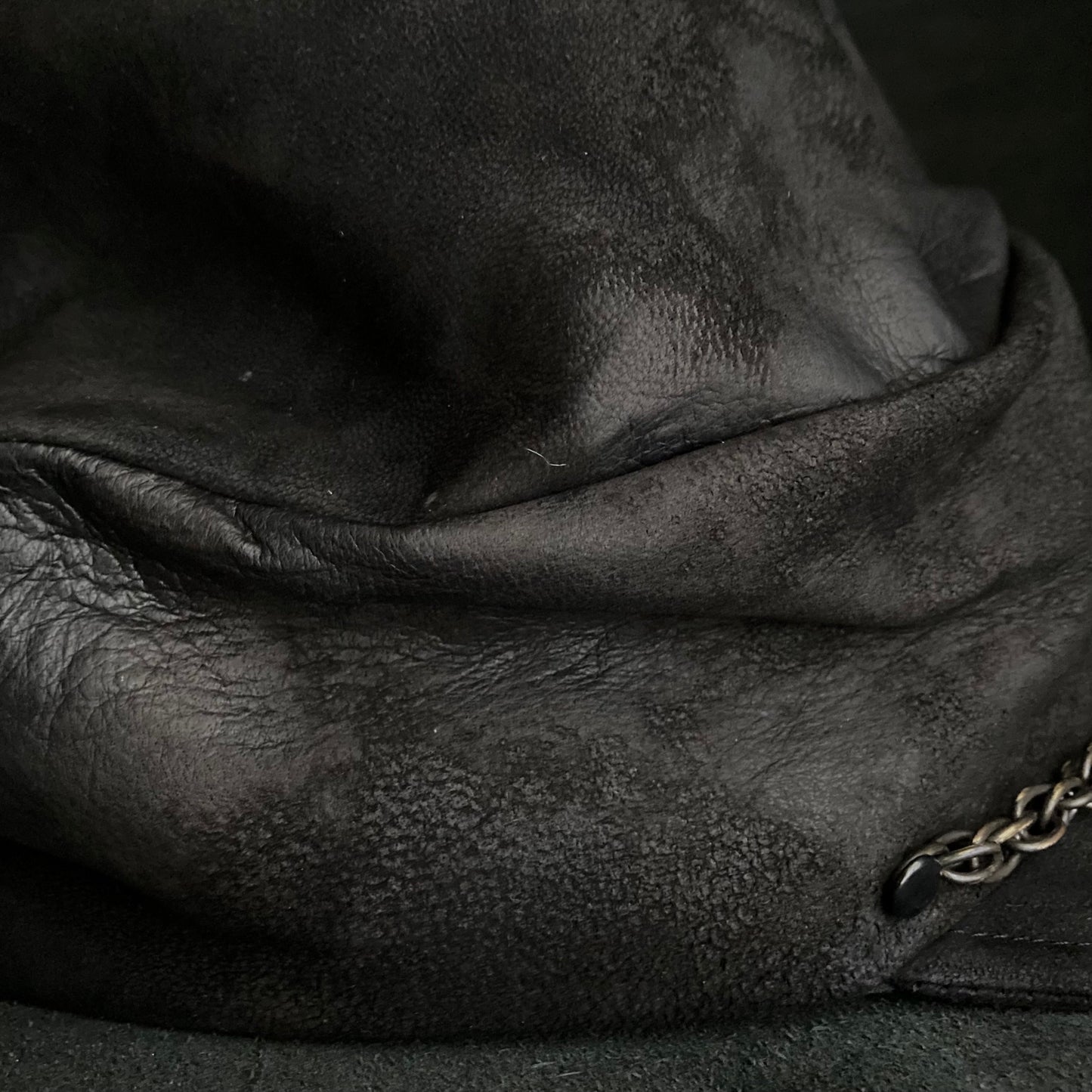 Rubbed black leather chain turn cap