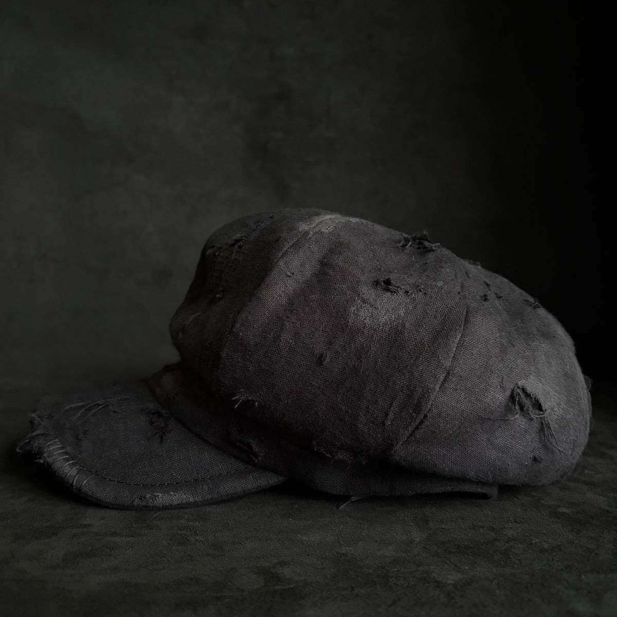 Black linen damage casquette (brim core)