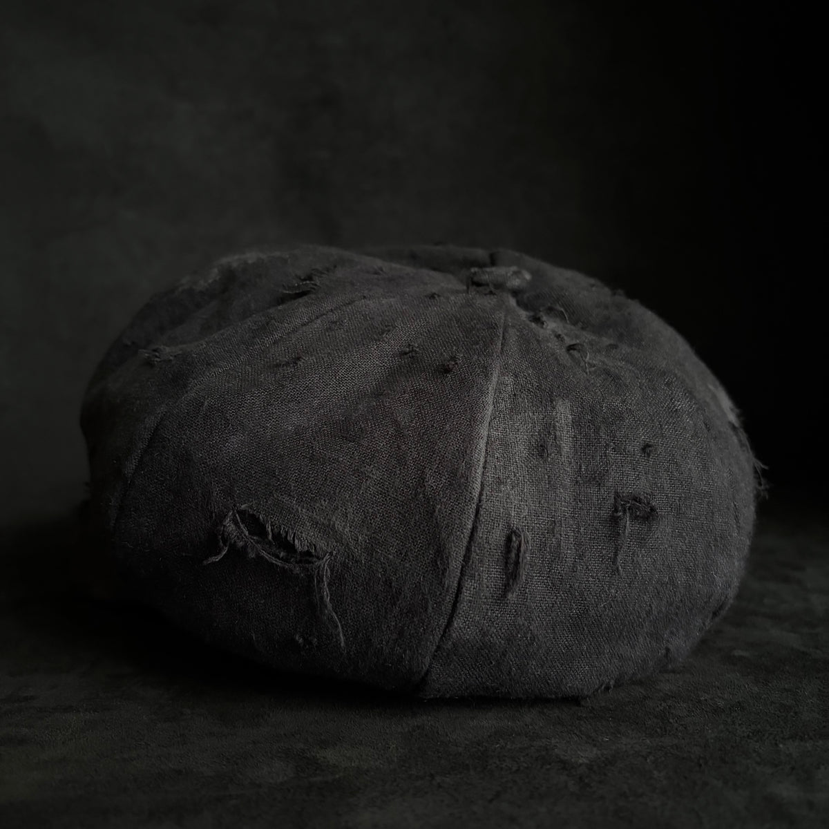 Black linen damage casquette (brim core)