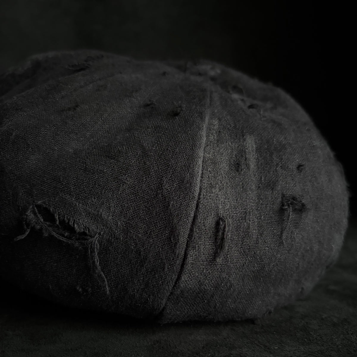 Black linen damage casquette (brim core)