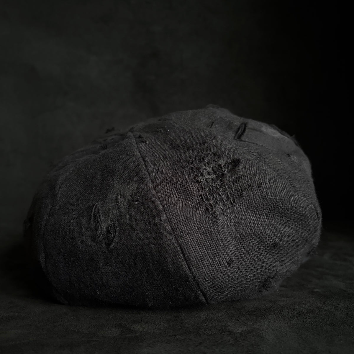 Black linen damage casquette (brim core)