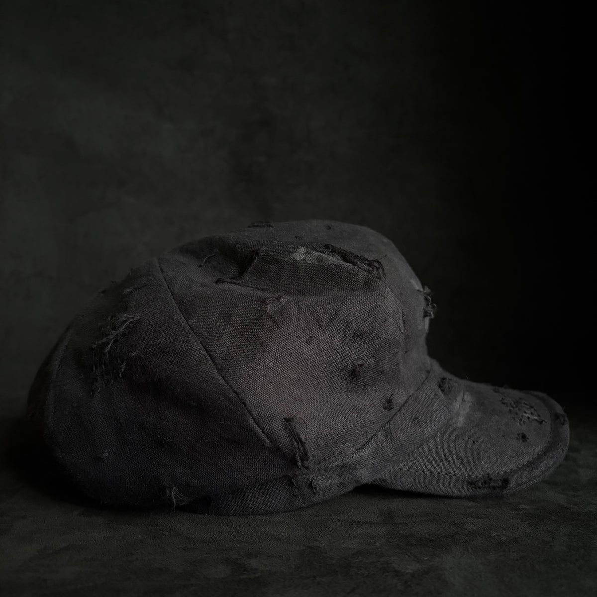 Black linen damage casquette (brim core)