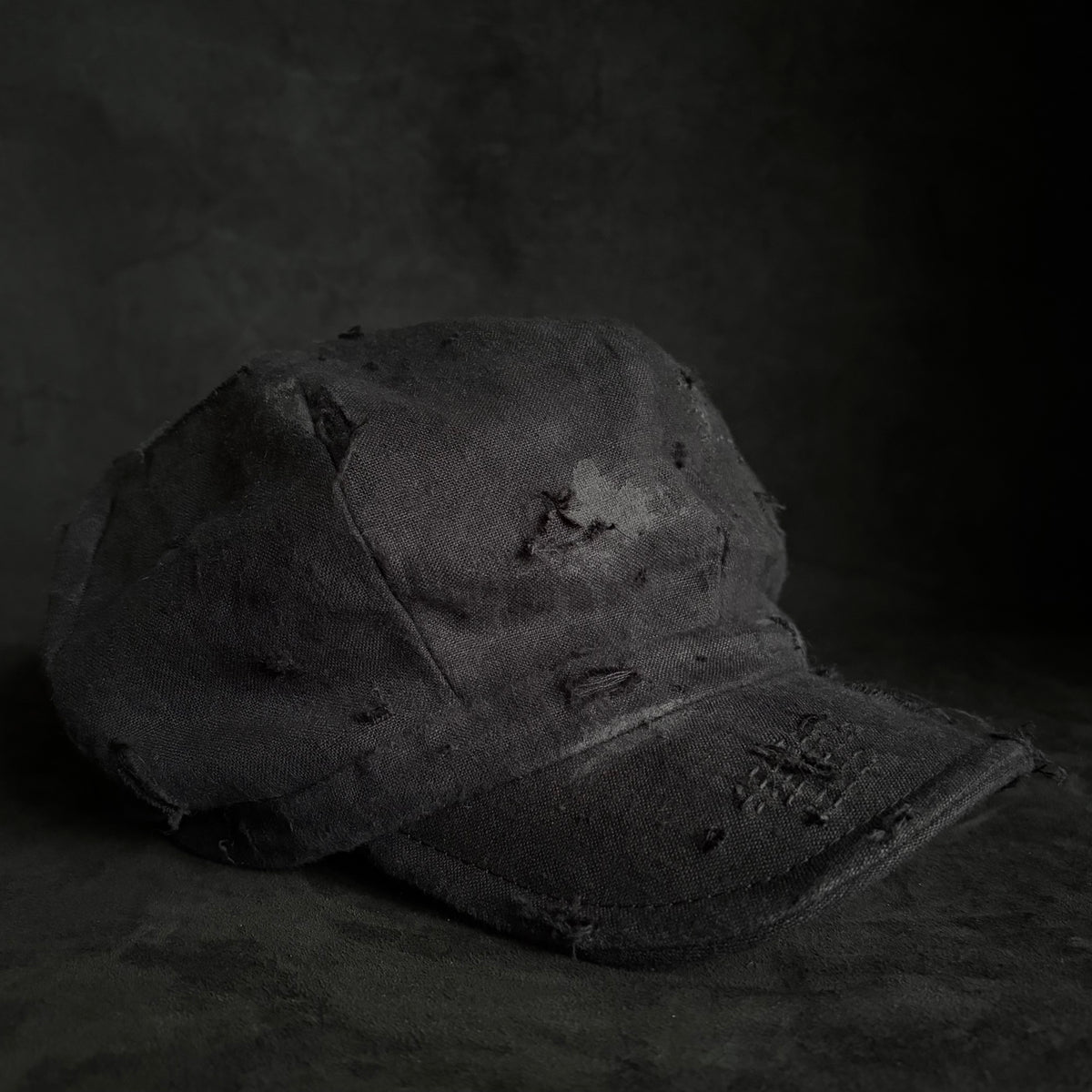 Black linen damage casquette (brim core)