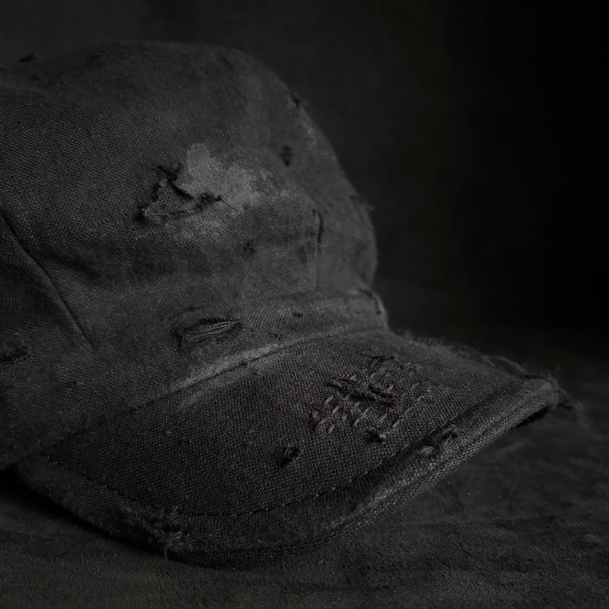 Black linen damage casquette (brim core)