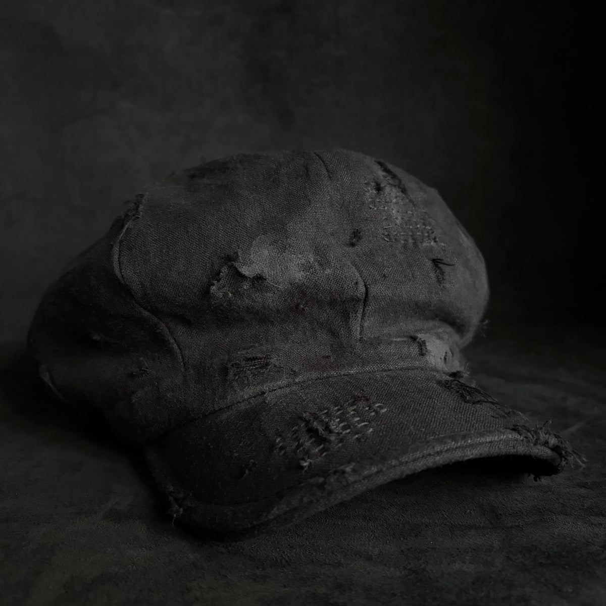 Black linen damage casquette (brim core)