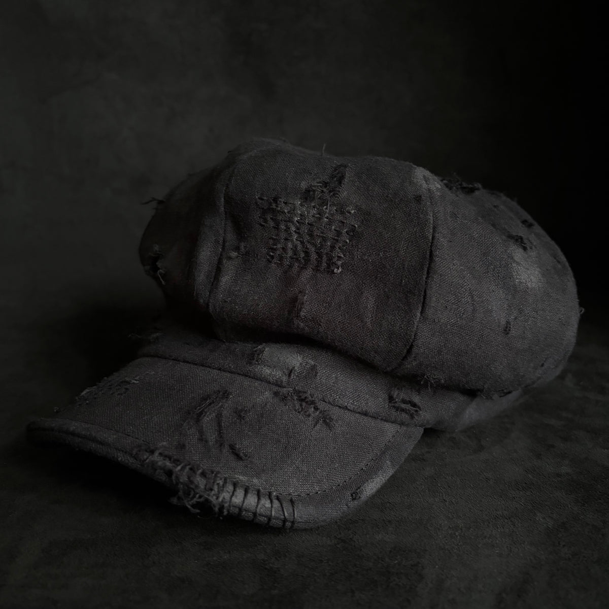 Black linen damage casquette (brim core)