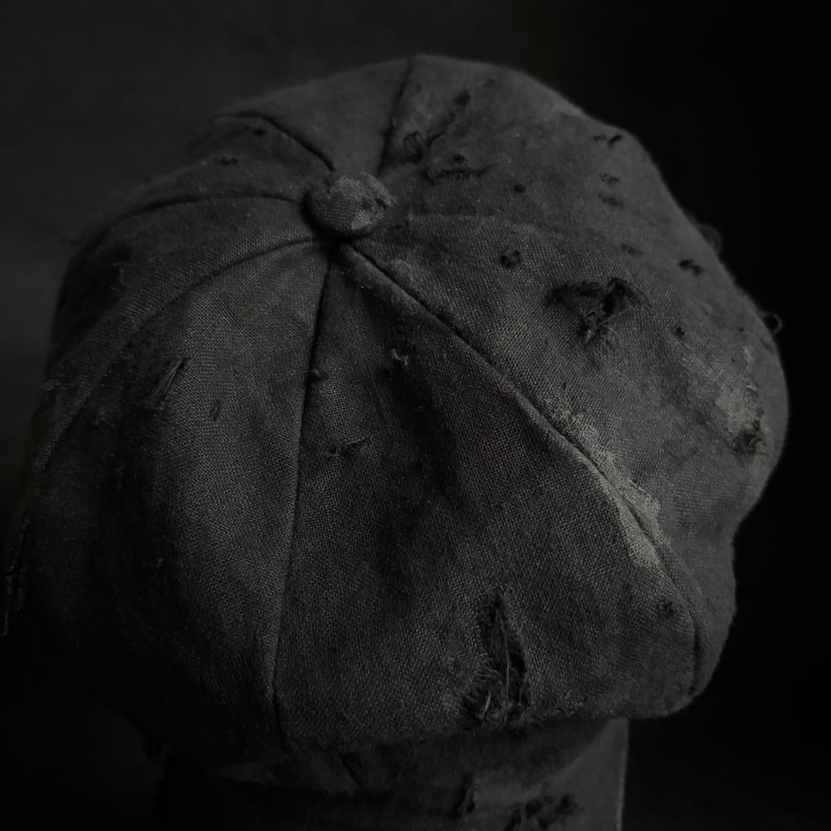 Black linen damage casquette (brim core)