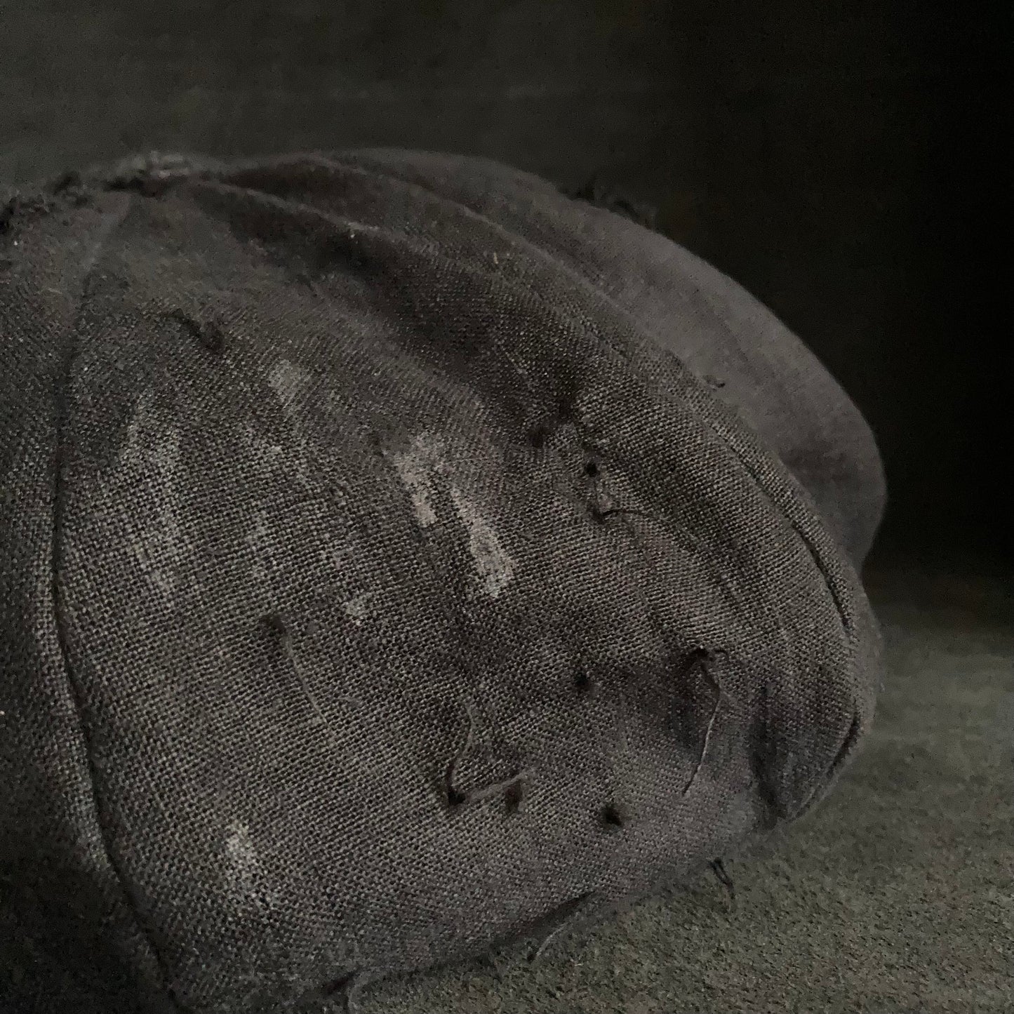 Big volume black linen damage  casquette (brim core)