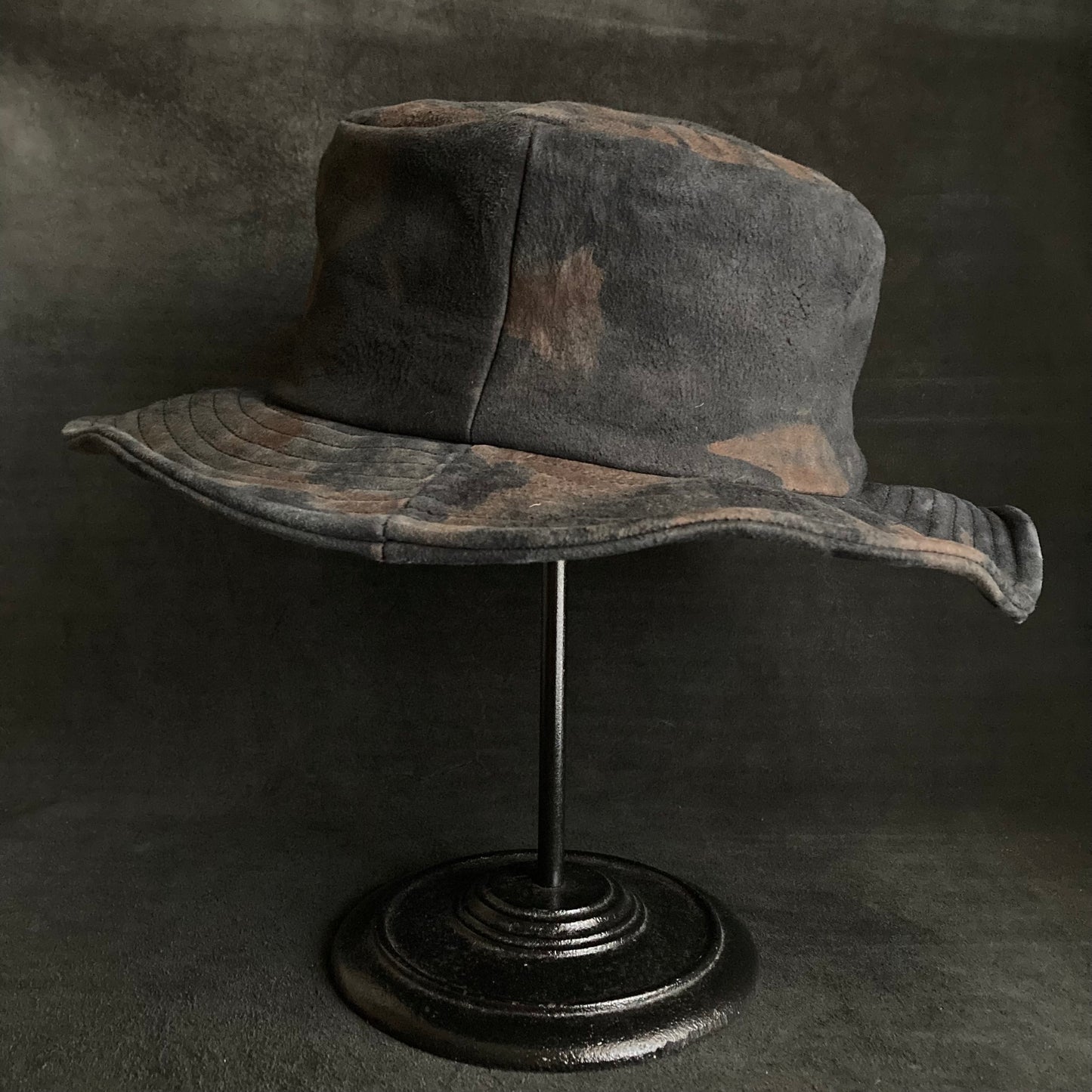 Underground discoloration leather bucket hat