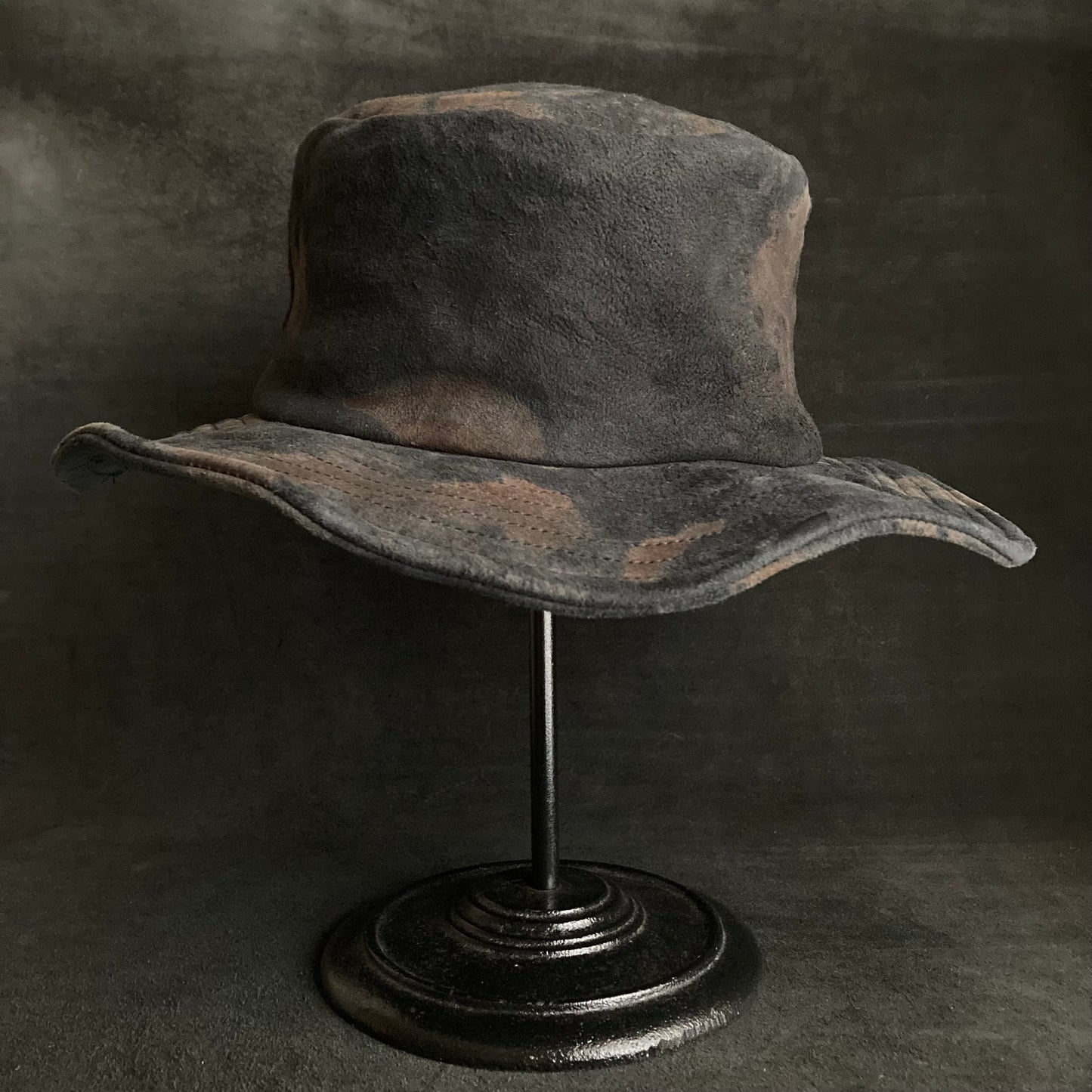 Underground discoloration leather bucket hat