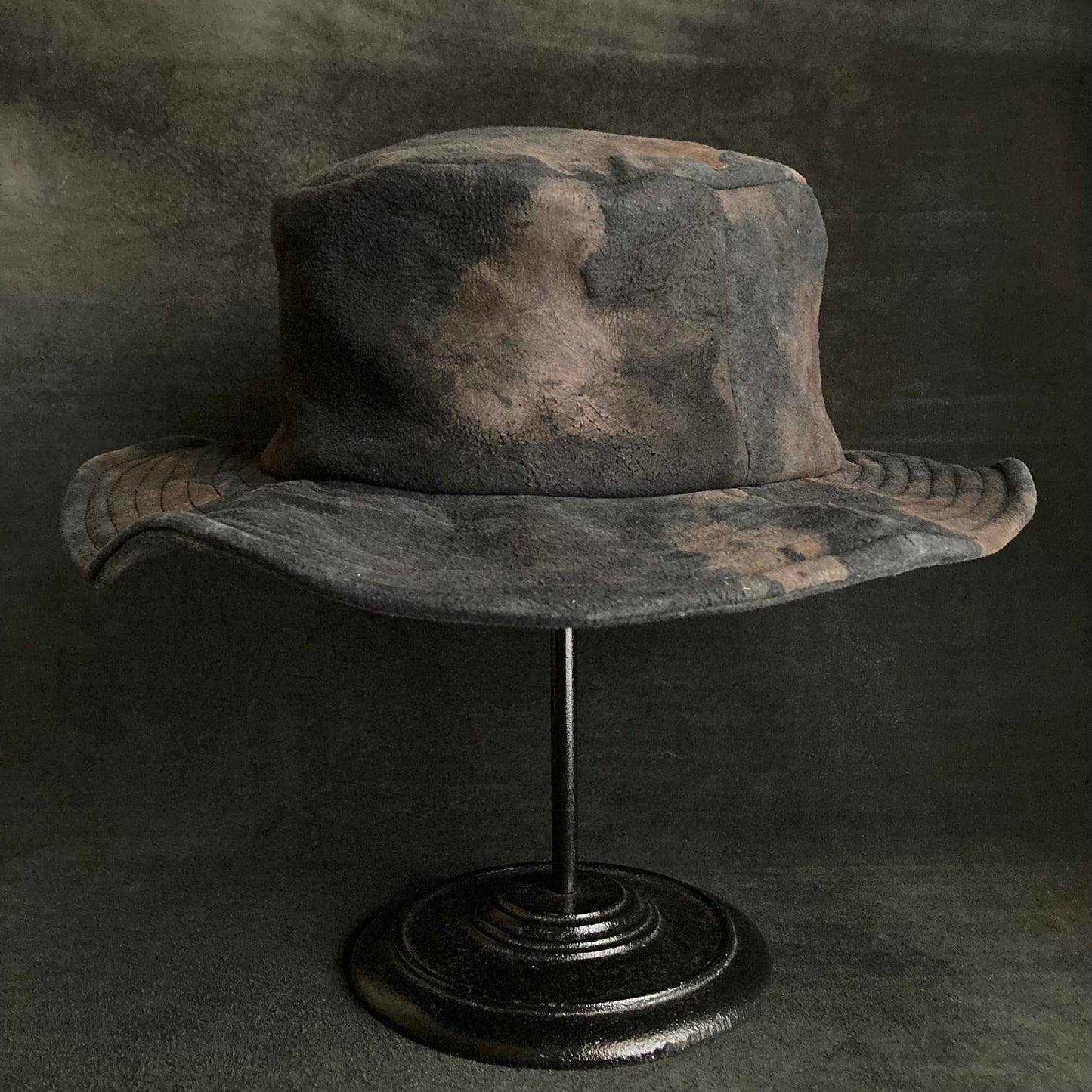 Underground discoloration leather bucket hat