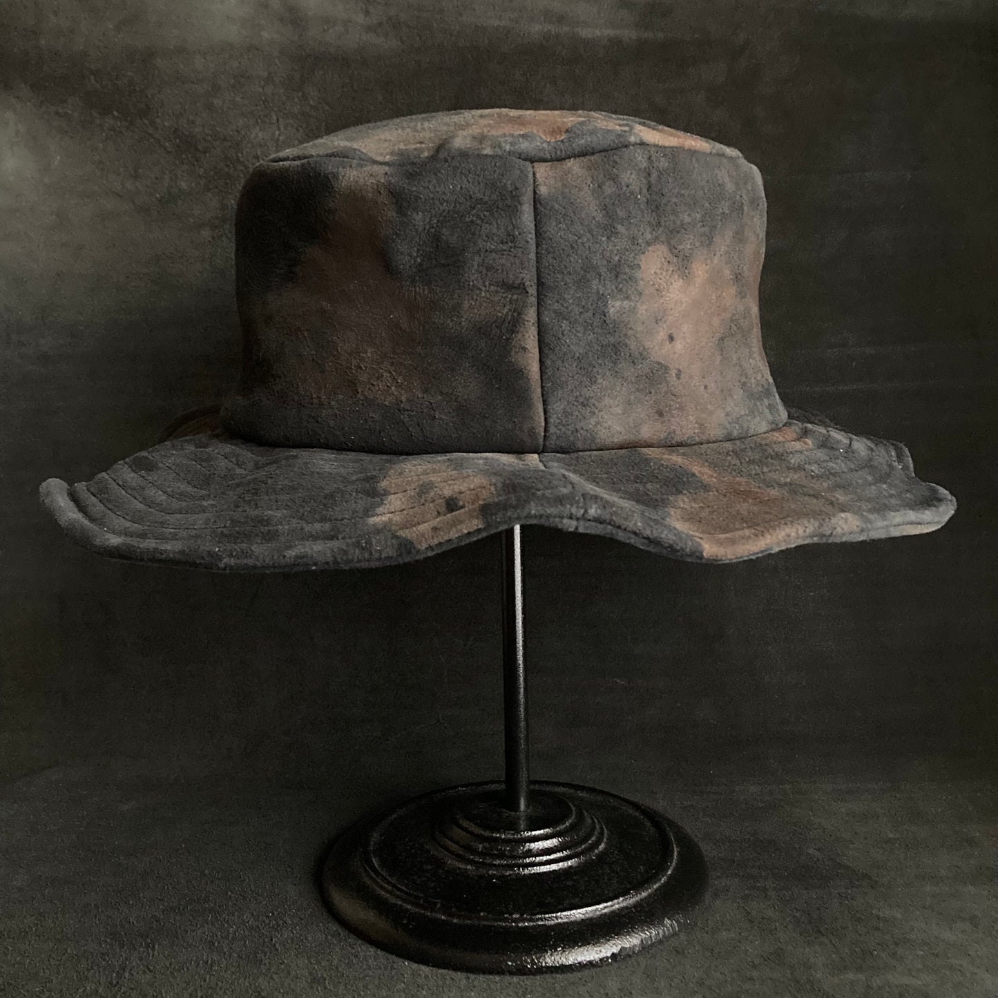 Underground discoloration leather bucket hat