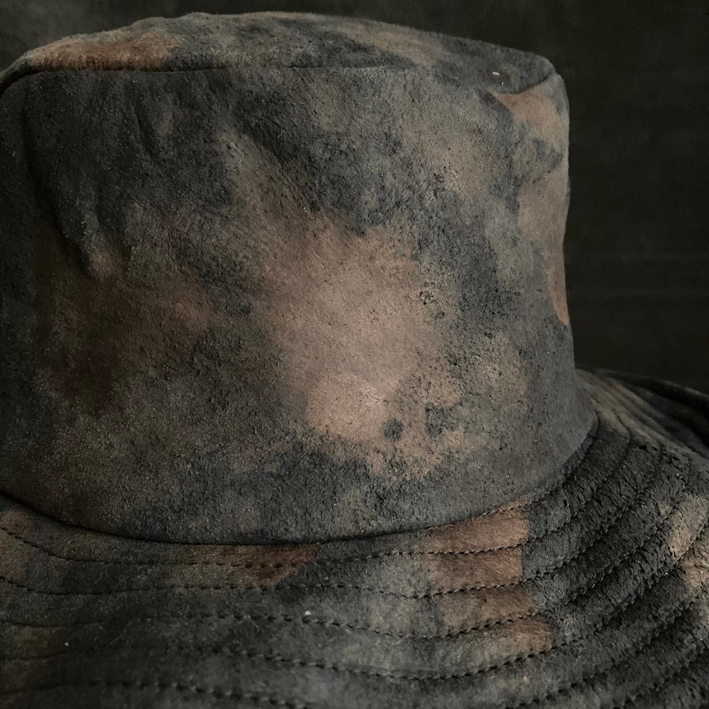 Underground discoloration leather bucket hat