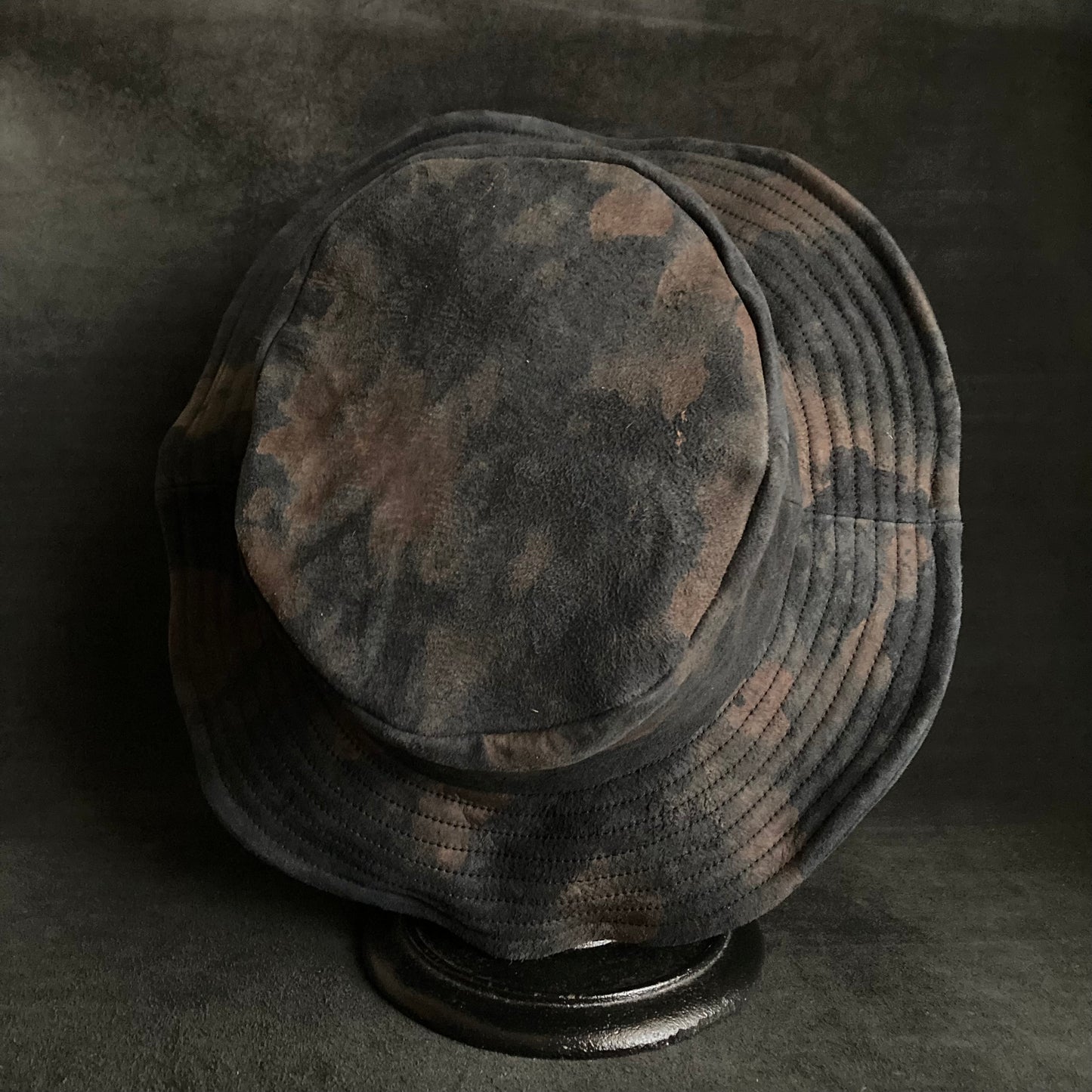 Underground discoloration leather bucket hat