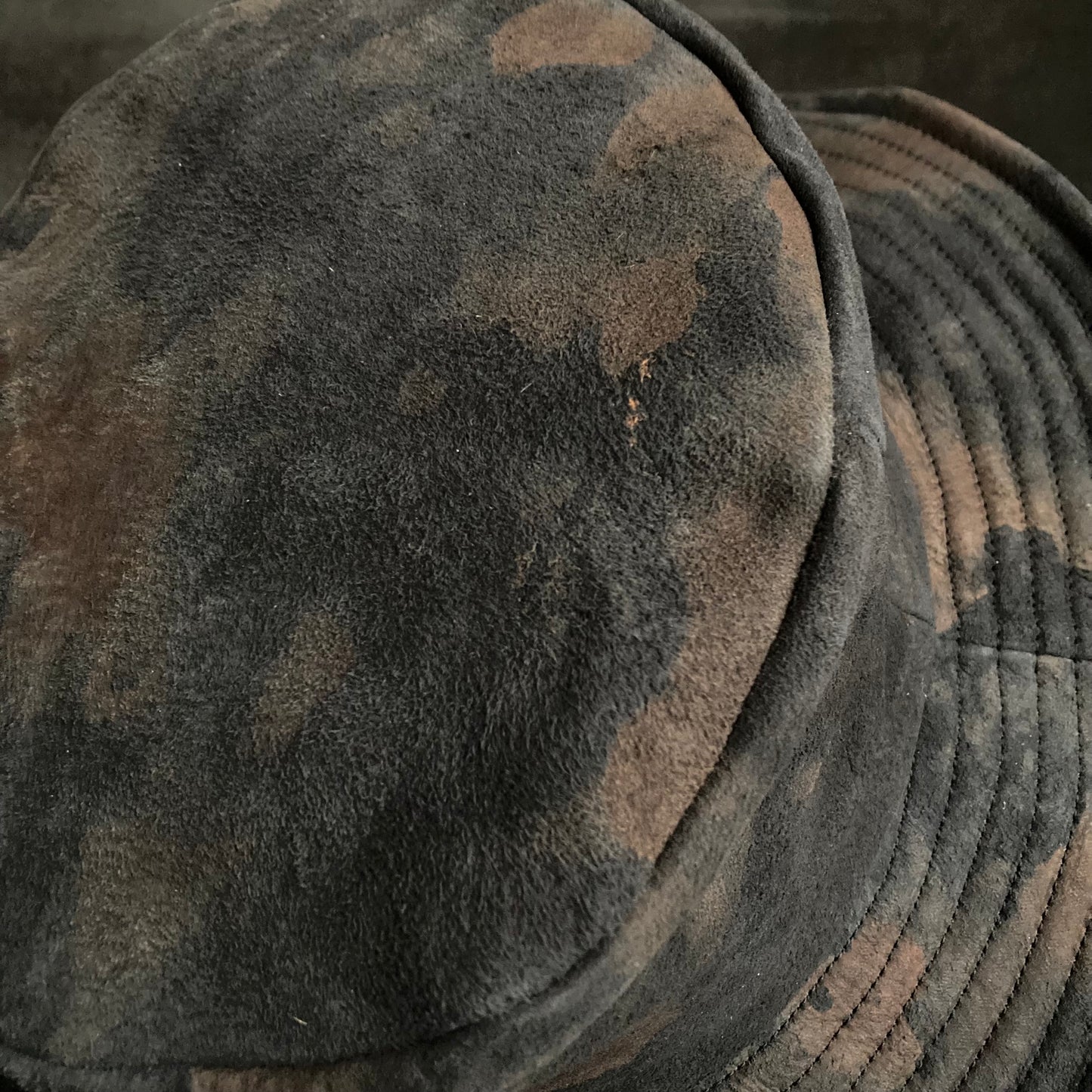 Underground discoloration leather bucket hat