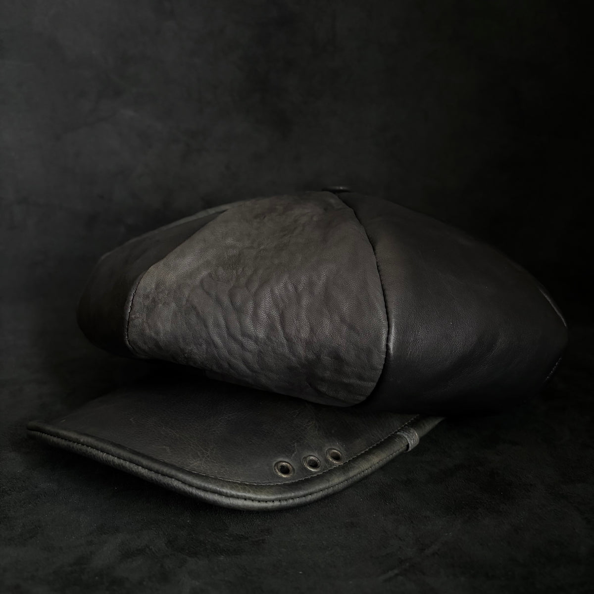 Big volume individual black leather casquette