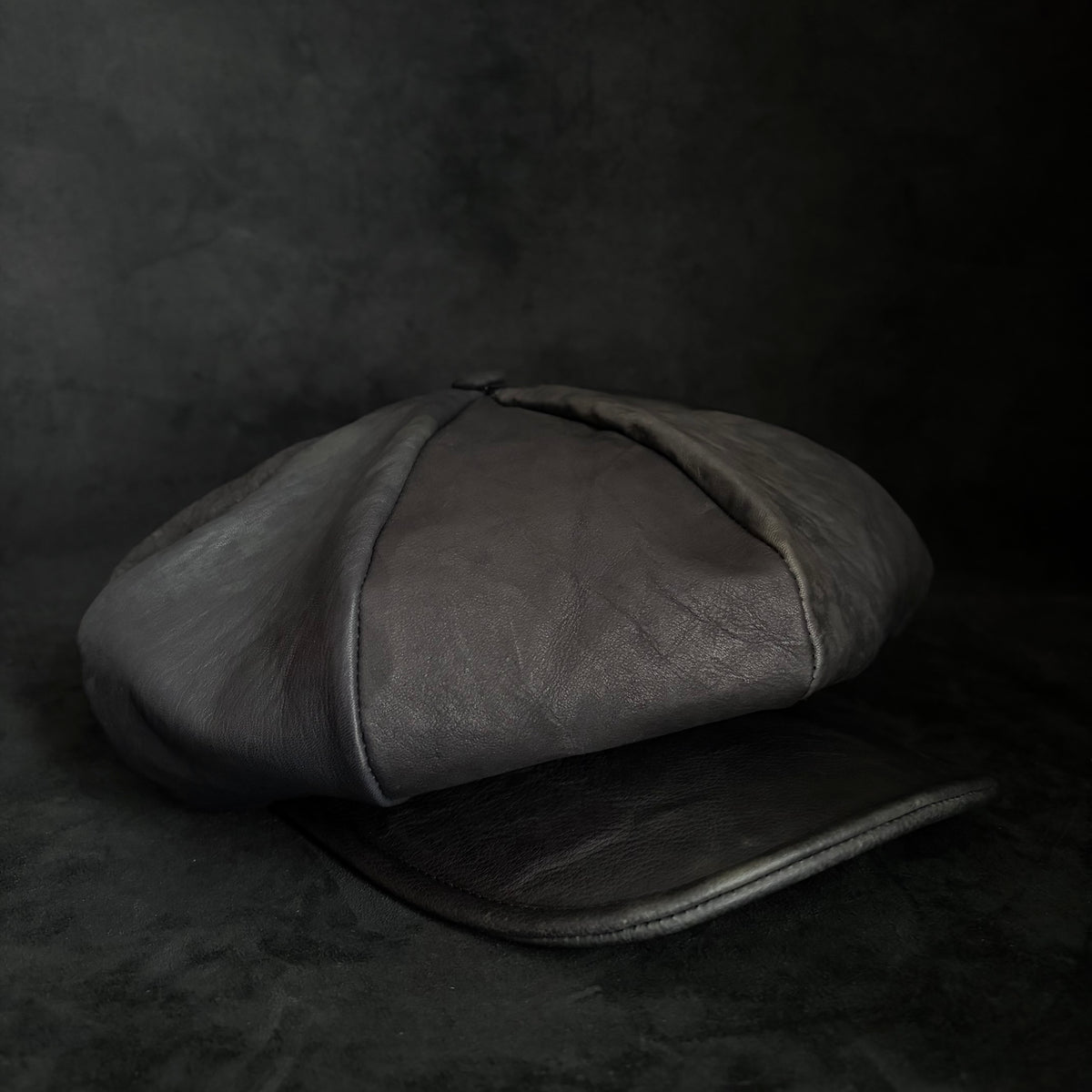 Big volume individual black leather casquette