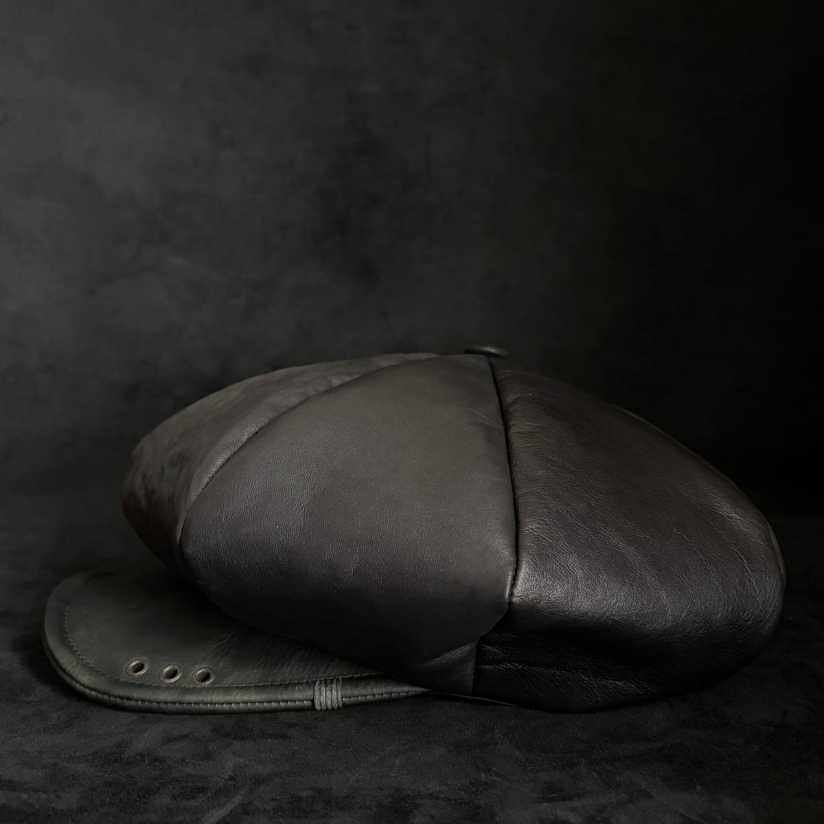 Big volume individual black leather casquette