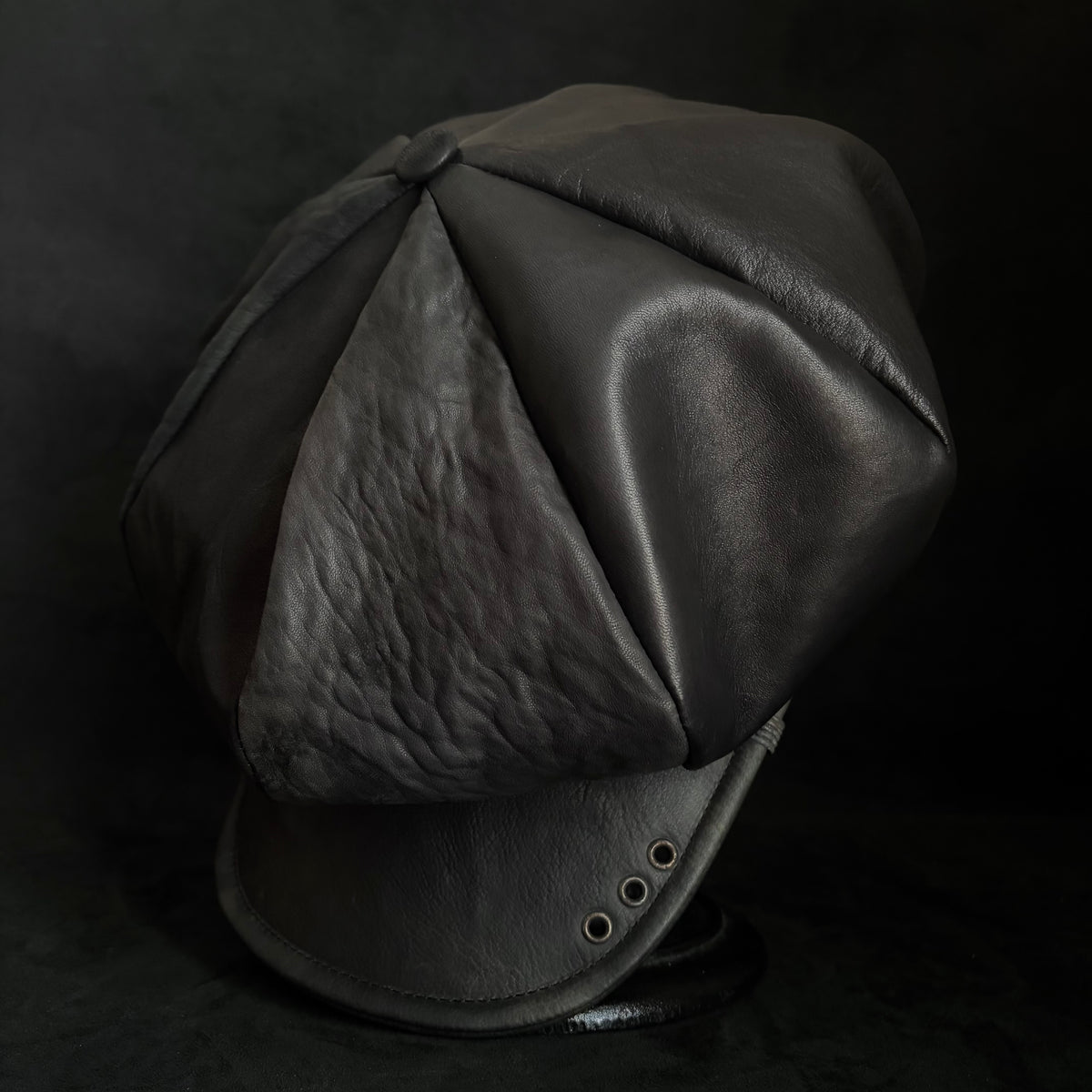 Big volume individual black leather casquette