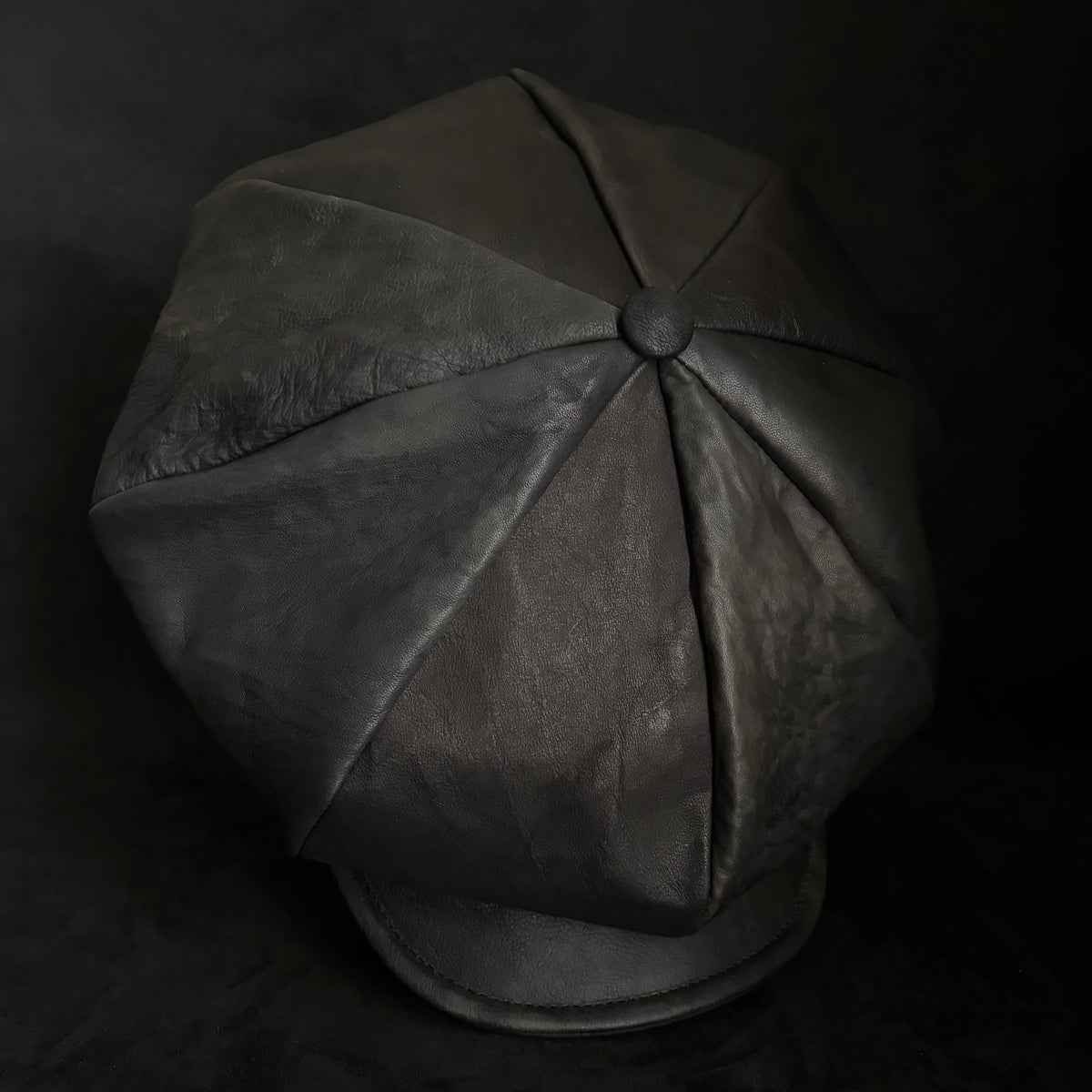 Big volume individual black leather casquette