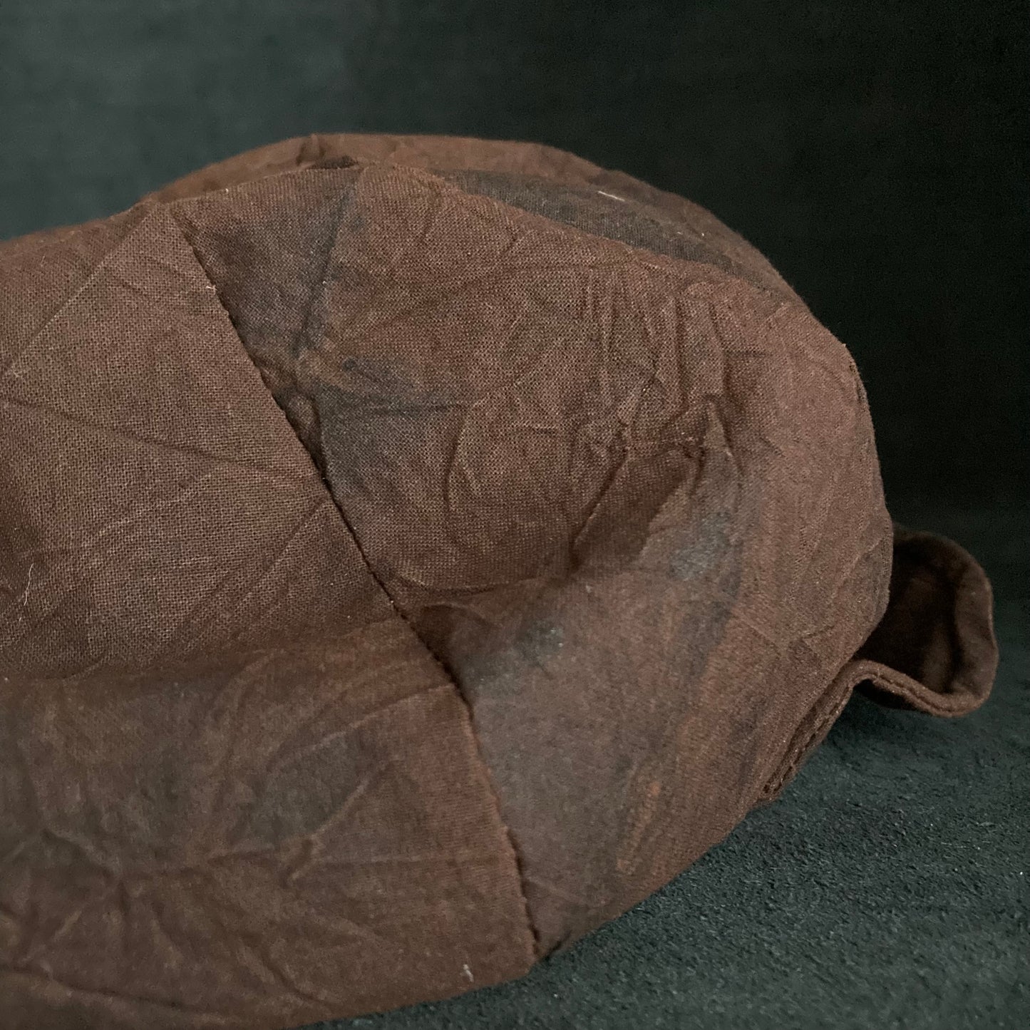 Dark persimmon dye wrinkled casquette