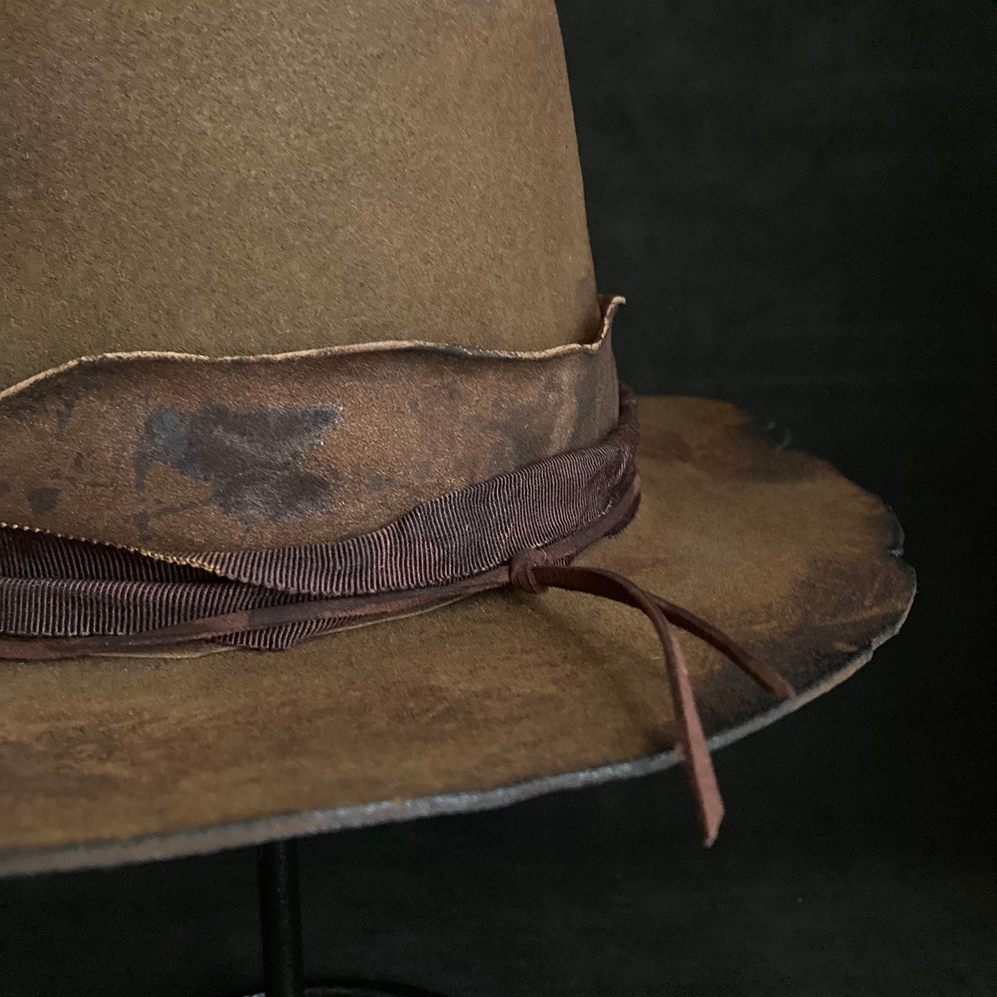 Dirt mind feather fedora hat