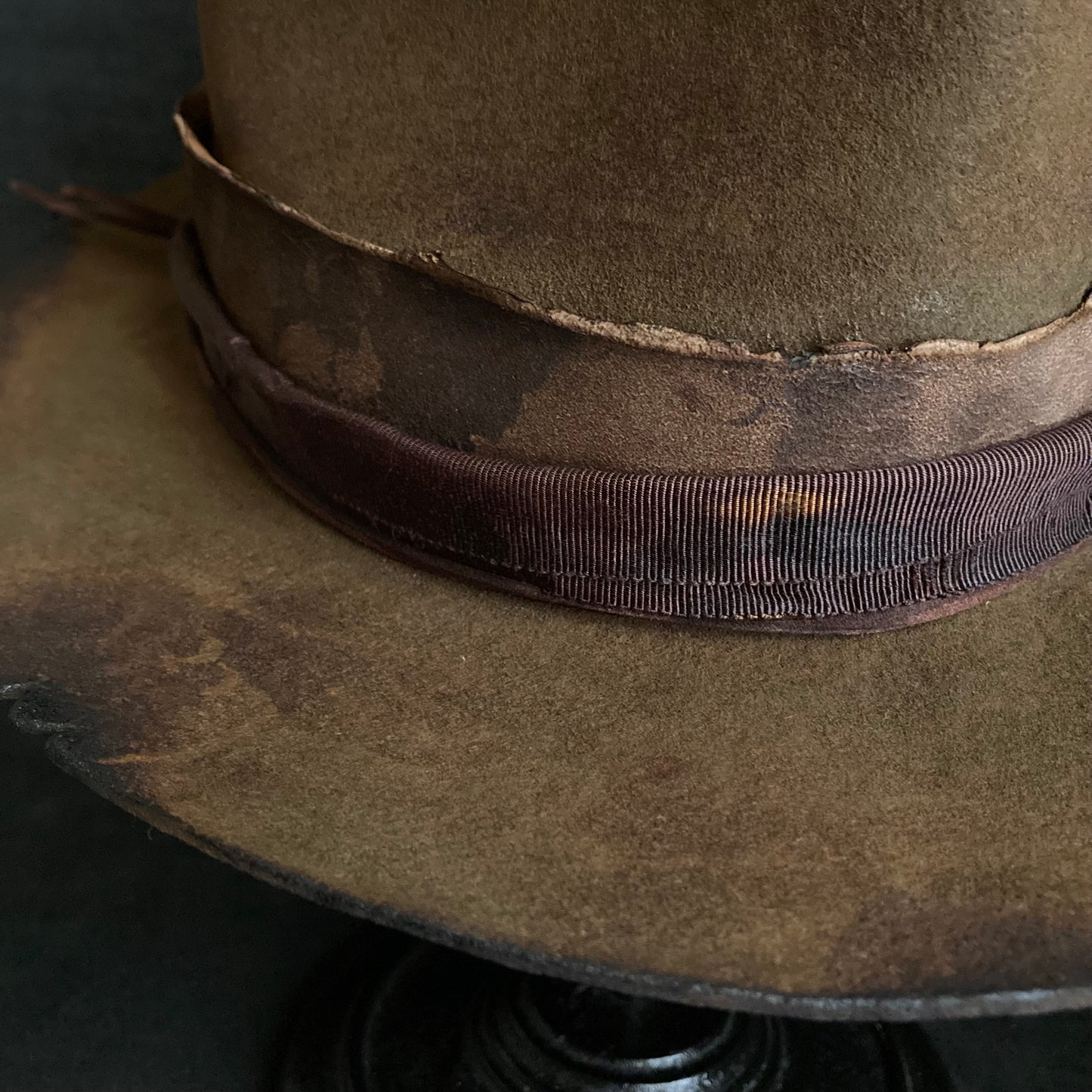 Dirt mind feather fedora hat