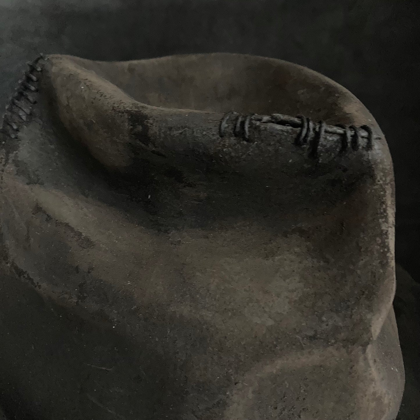 Hand shape crushed hi-fedora hat