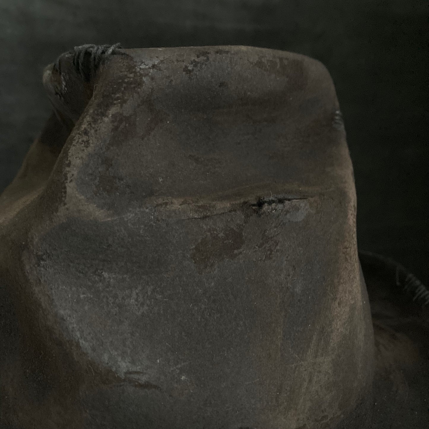 Hand shape crushed hi-fedora hat