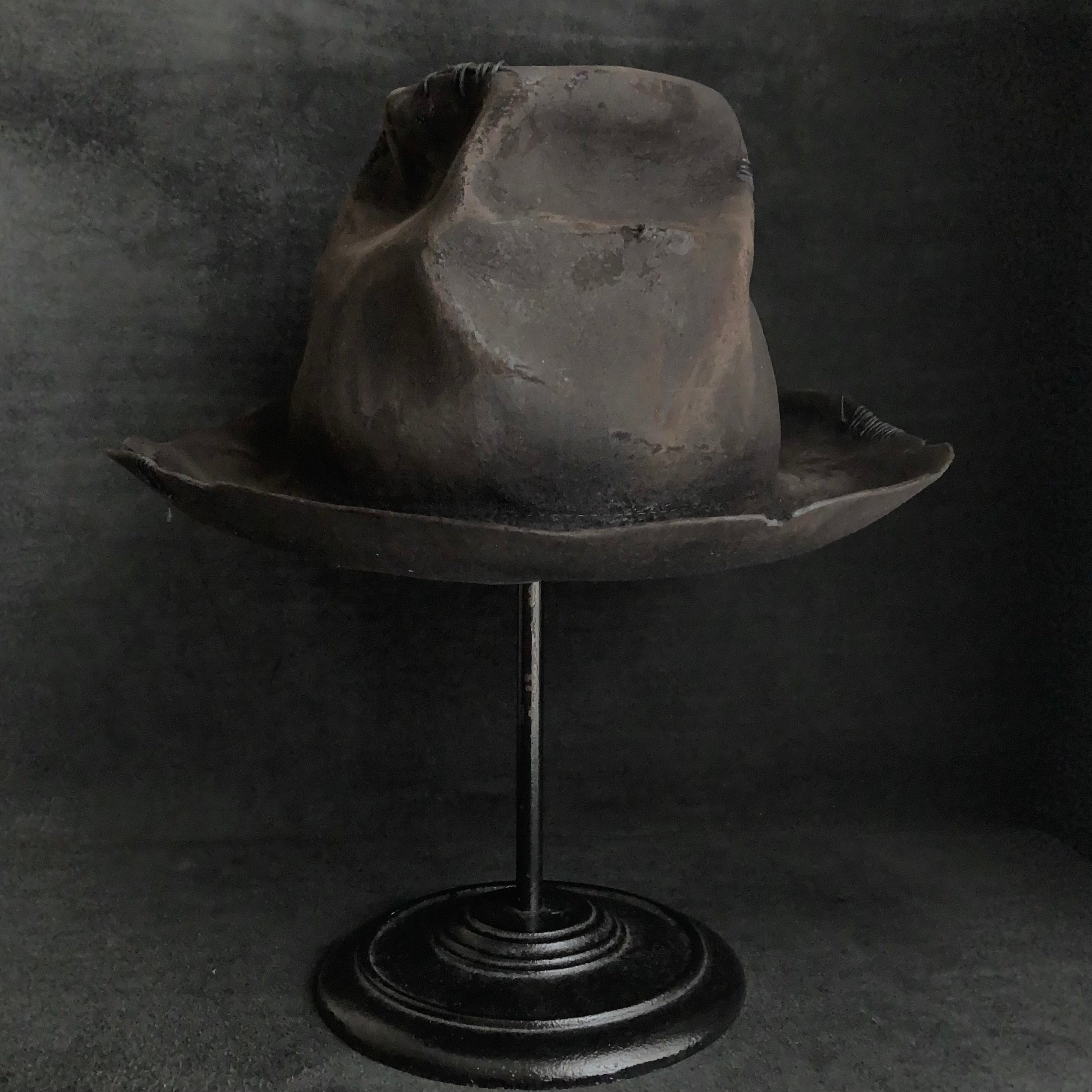 Hand shape crushed hi-fedora hat – triangles hat