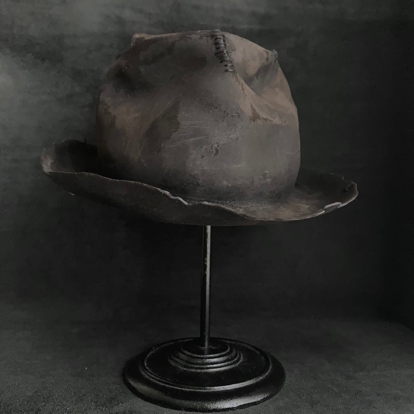 Hand shape crushed hi-fedora hat