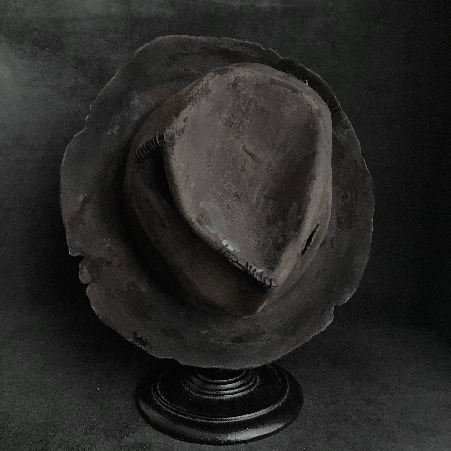 Hand shape crushed hi-fedora hat