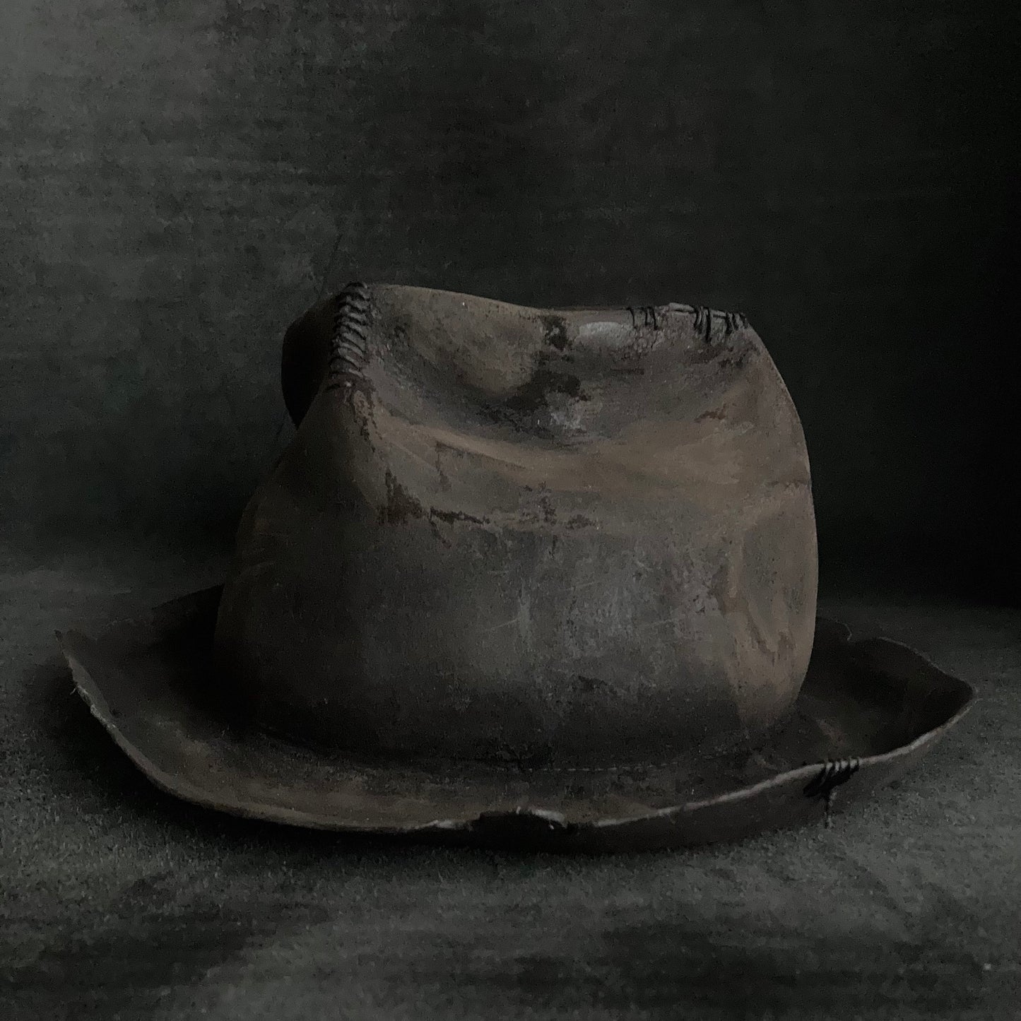 Hand shape crushed hi-fedora hat