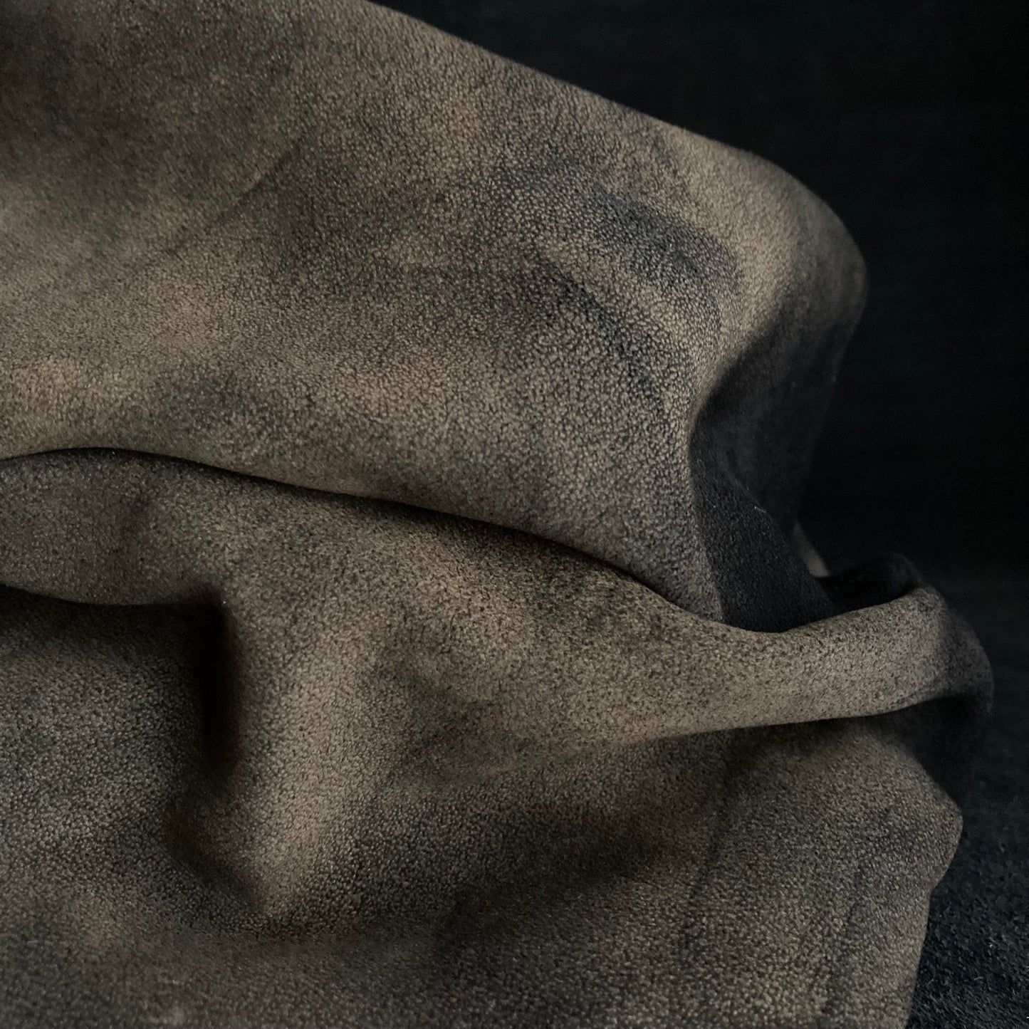 Discolored blurry leather turn cap