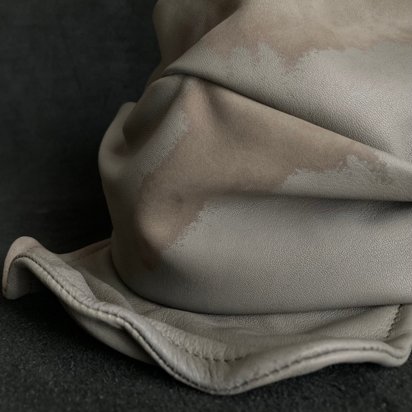 Marks of scratches light gray leather turn cap