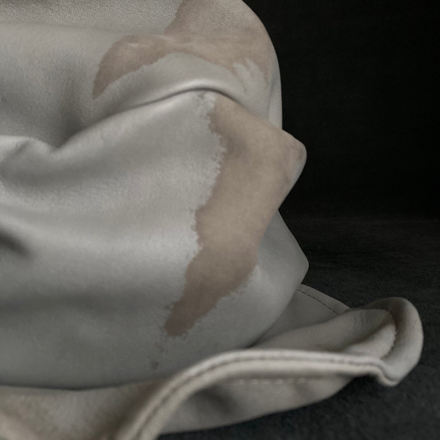 Marks of scratches light gray leather turn cap