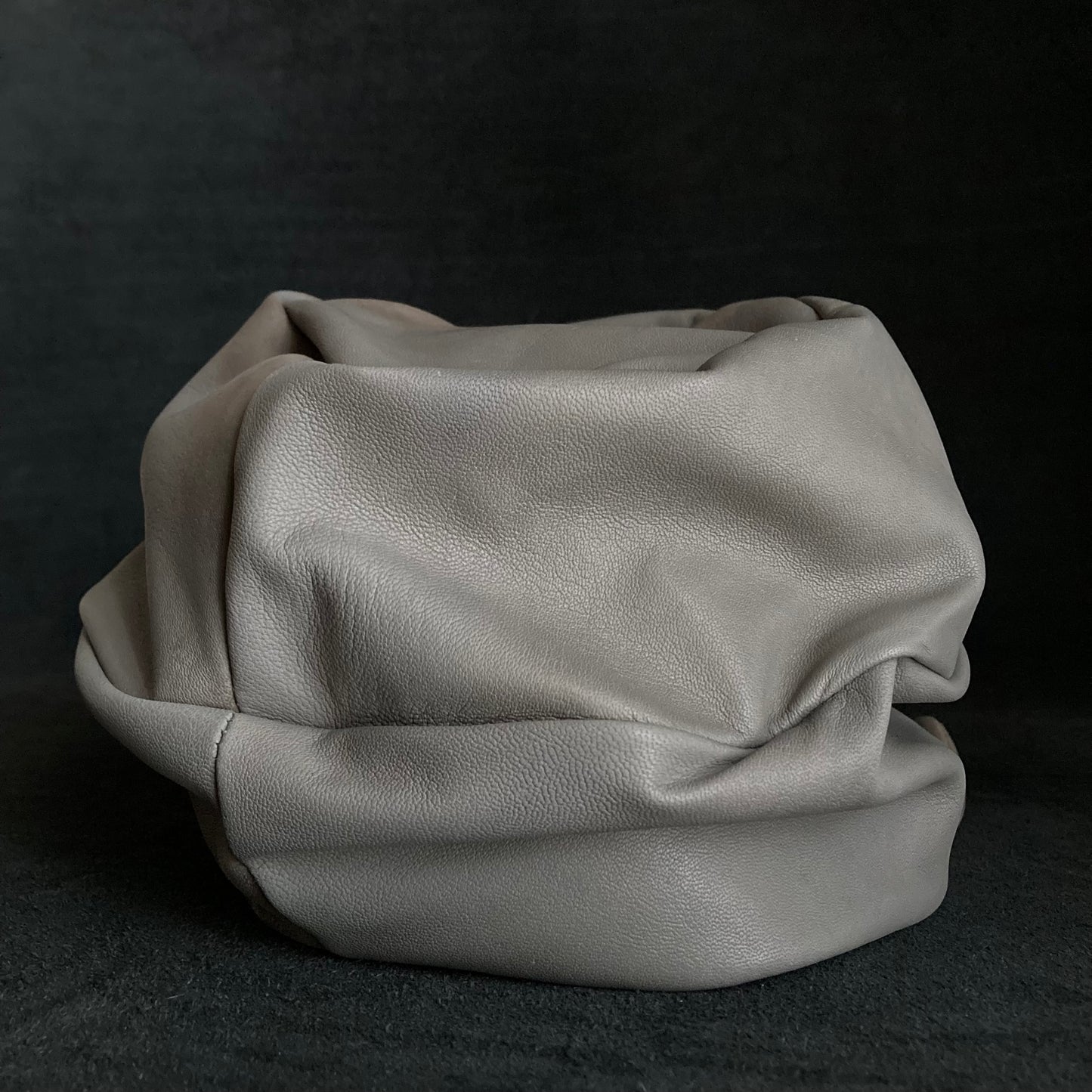 Marks of scratches light gray leather turn cap